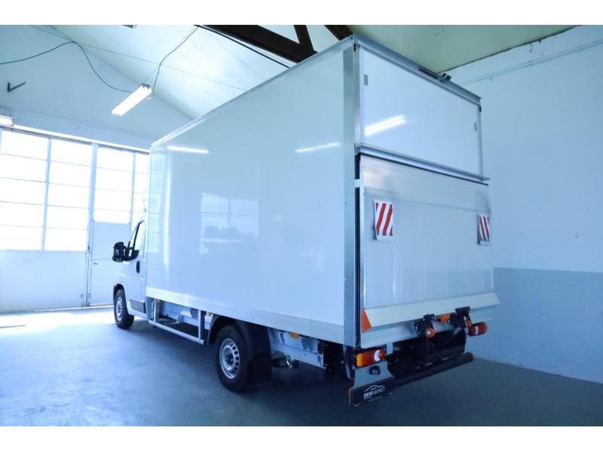 Citroen Jumper Cargo Box avec Hayon L4 3,5t (2026) - Photo 26