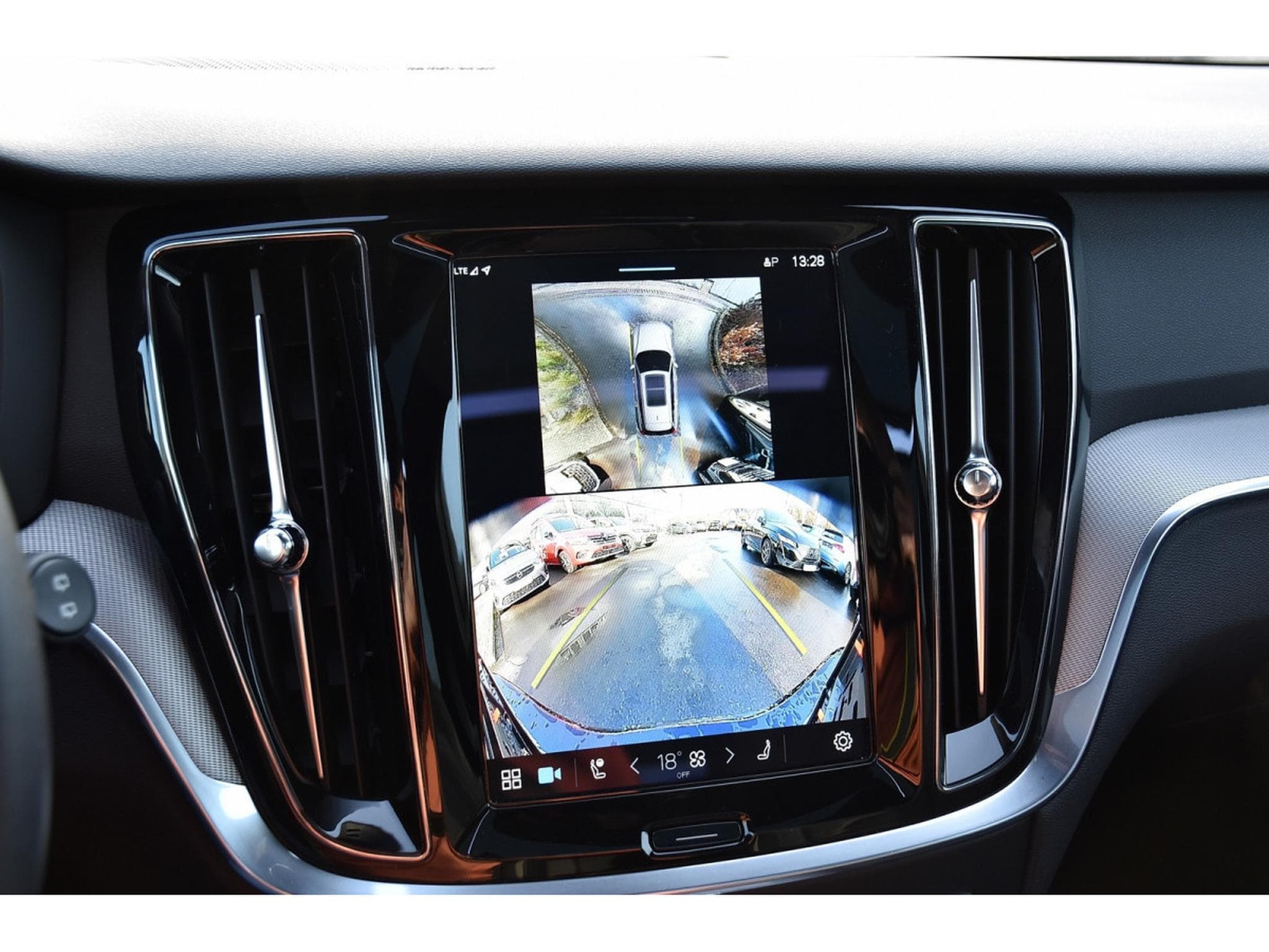 Volvo V60 2.0 B4 Plus Dark Geartronic CUIR MEMO PANO CAM360 HARMAN 1°M (2025) - Foto 16