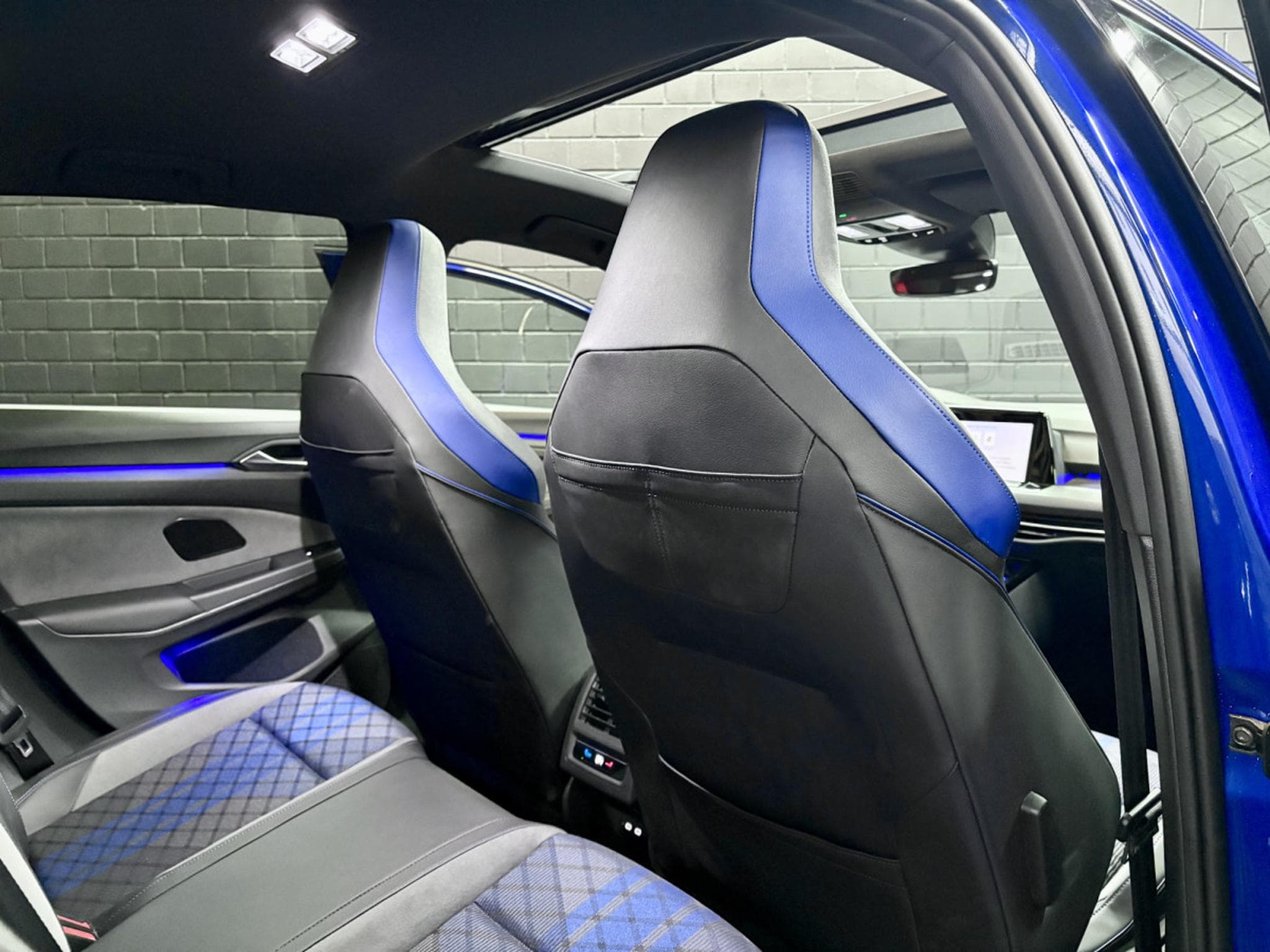 VW Golf R 4Motion 2.0 TSI 320 CV DSG7 *TOIT PANO* * R-PERF* (2022) - Photo 21