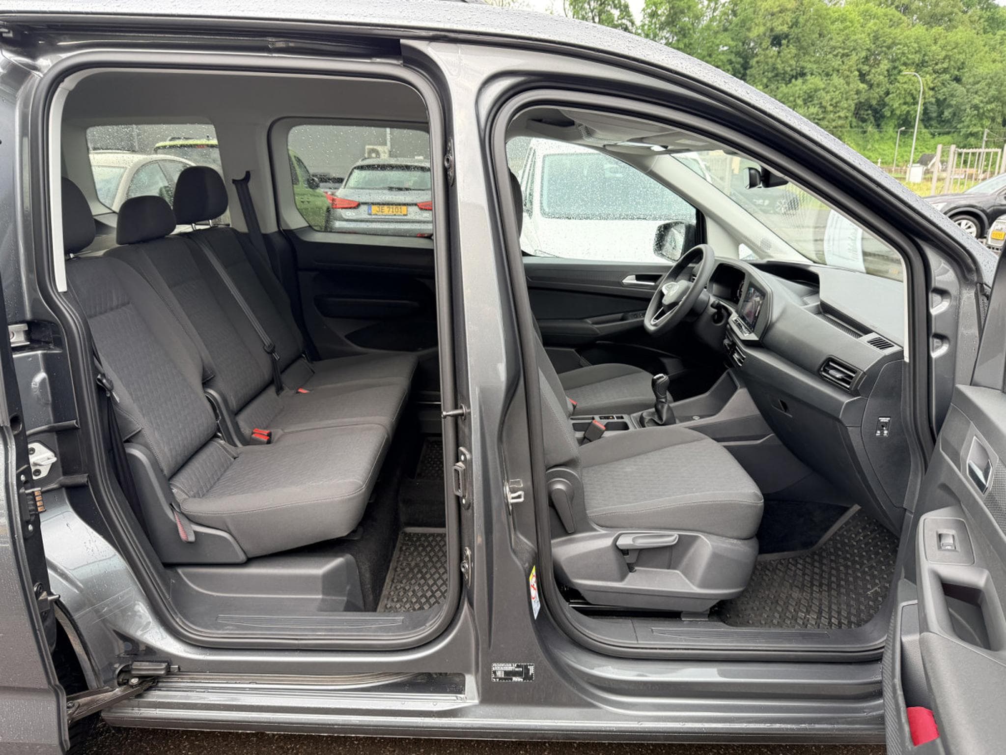 VW Caddy Life 2.0 TDI 122 cv Boîte manuelle 6 vitesses (2025) - Foto 3