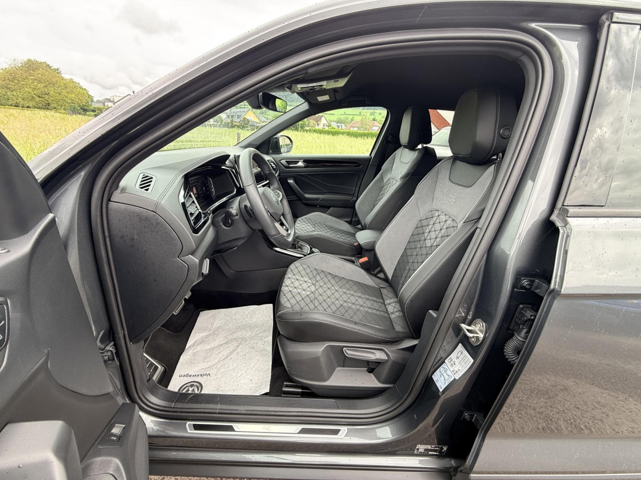 VW T-Roc R-line 2.0 TSI 190cv DSG 7 vitesses 4MOTION (2024) - Foto 3