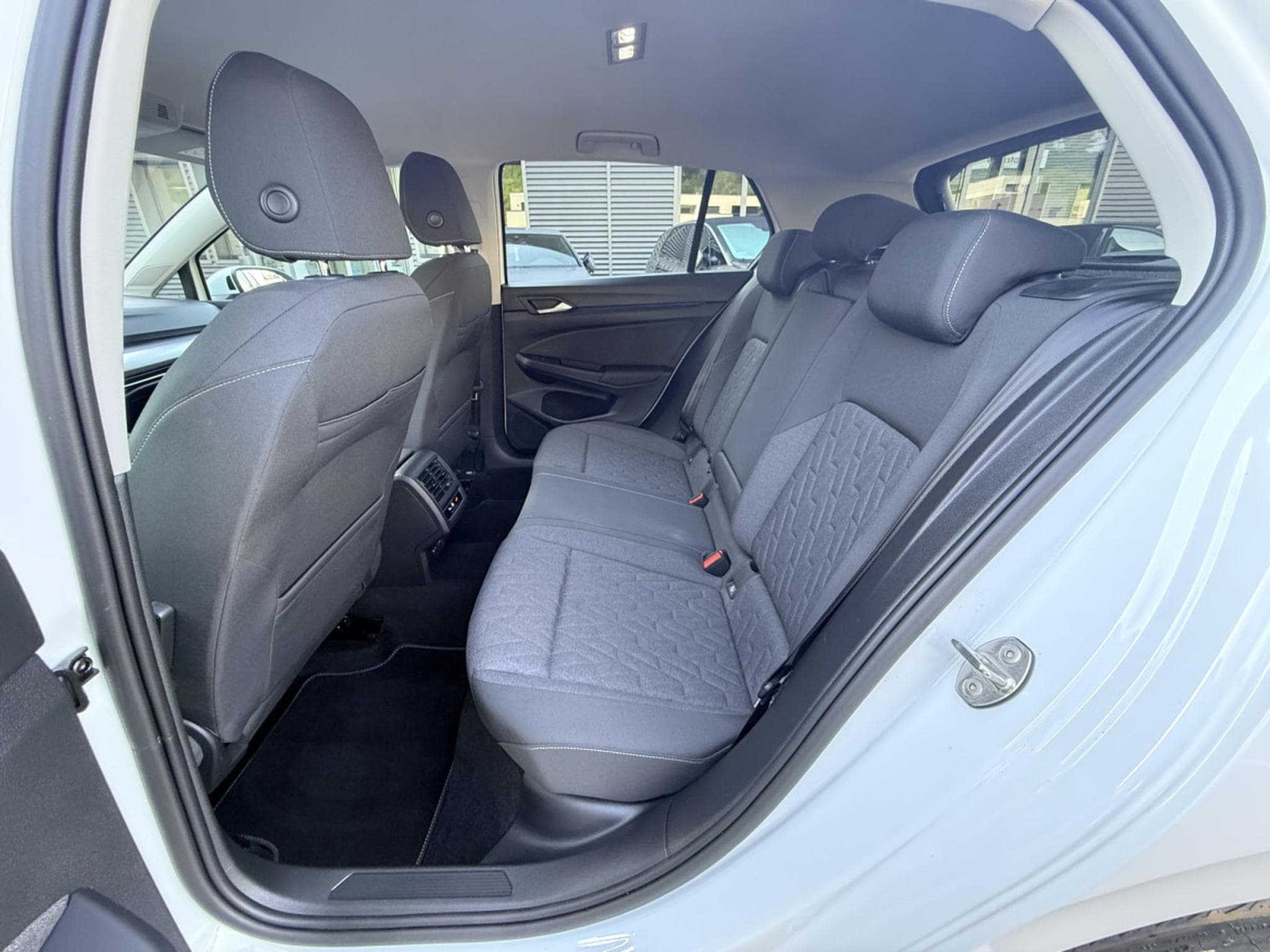 VW Golf Life 1.5 eTSI 150cv Boîte à double embrayage 7 vitesses (2024) - Foto 6