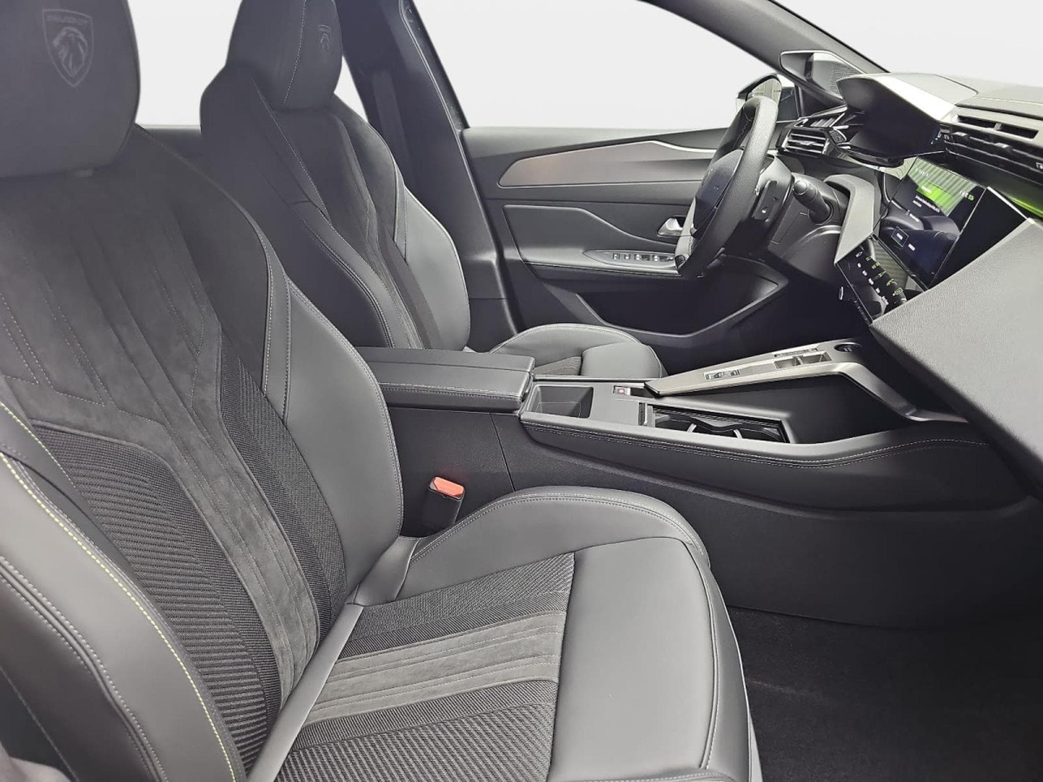 Peugeot 308 1.2 Hybrid e-DSC6 145 GT (2026) - Photo 15