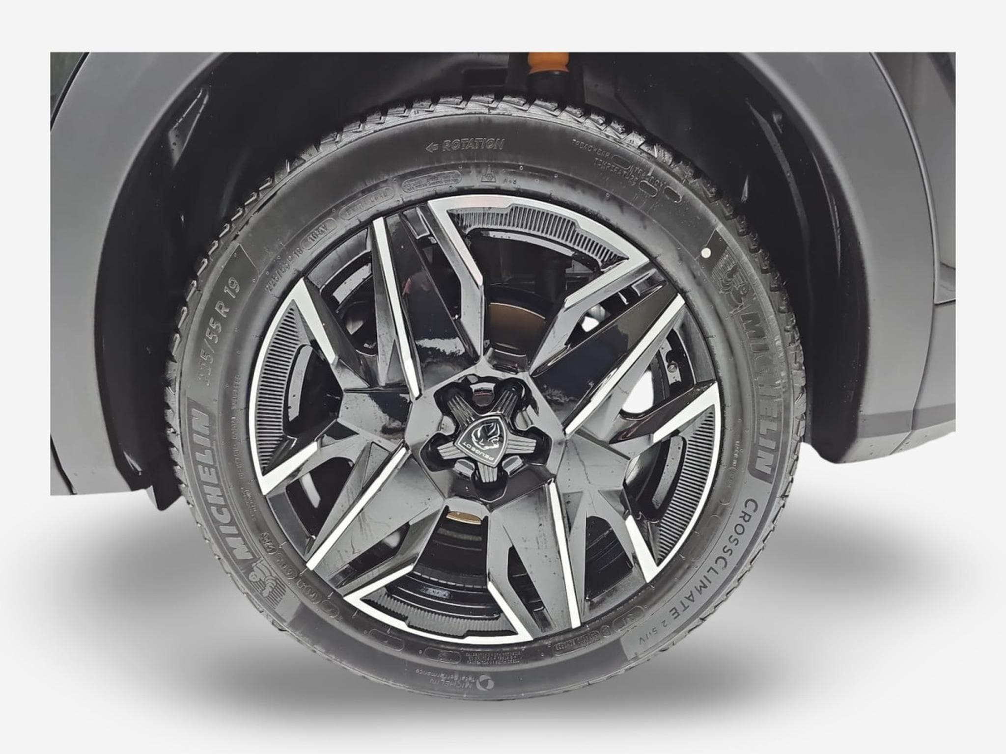 Peugeot 3008 1.2 Hybrid 145 E-DSC6 Allure (2025) - Photo 6