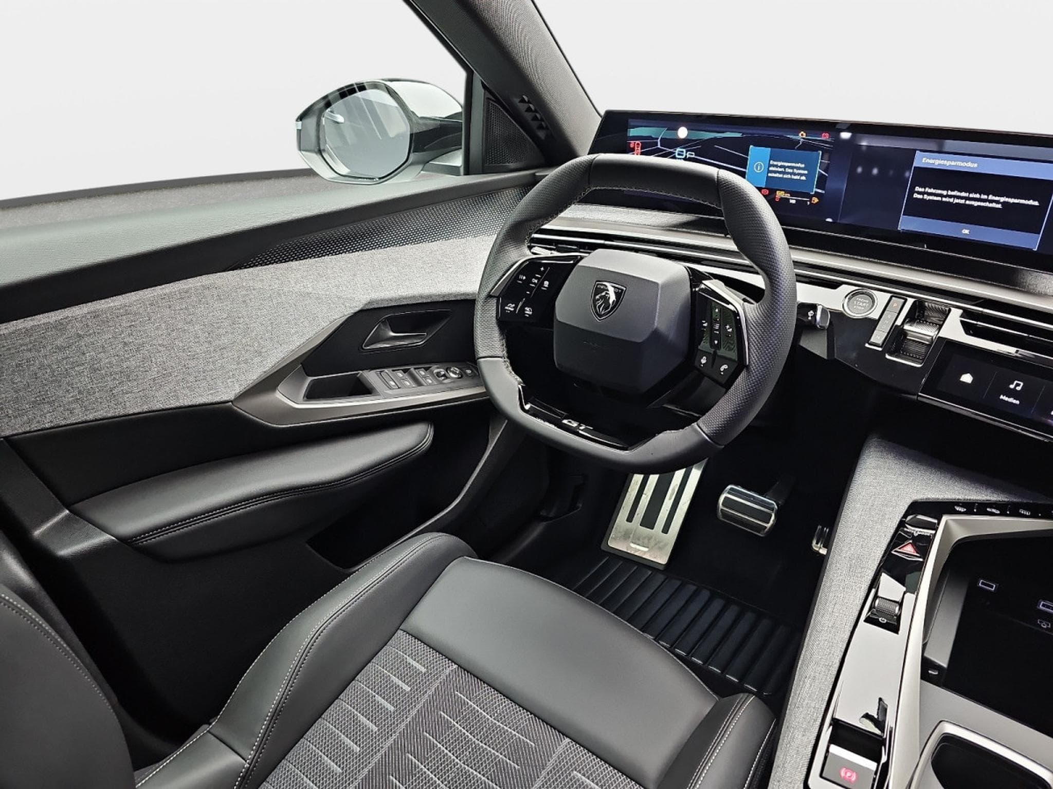 Peugeot 3008 1.2 Hybrid 145 E-DSC6 GT (2025) - Photo 8
