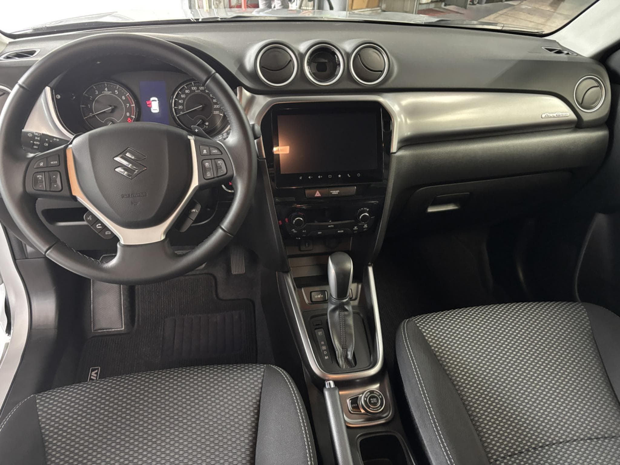 Suzuki Vitara 1.4 GLX AllGrip MildHybrid (2026) - Foto 11