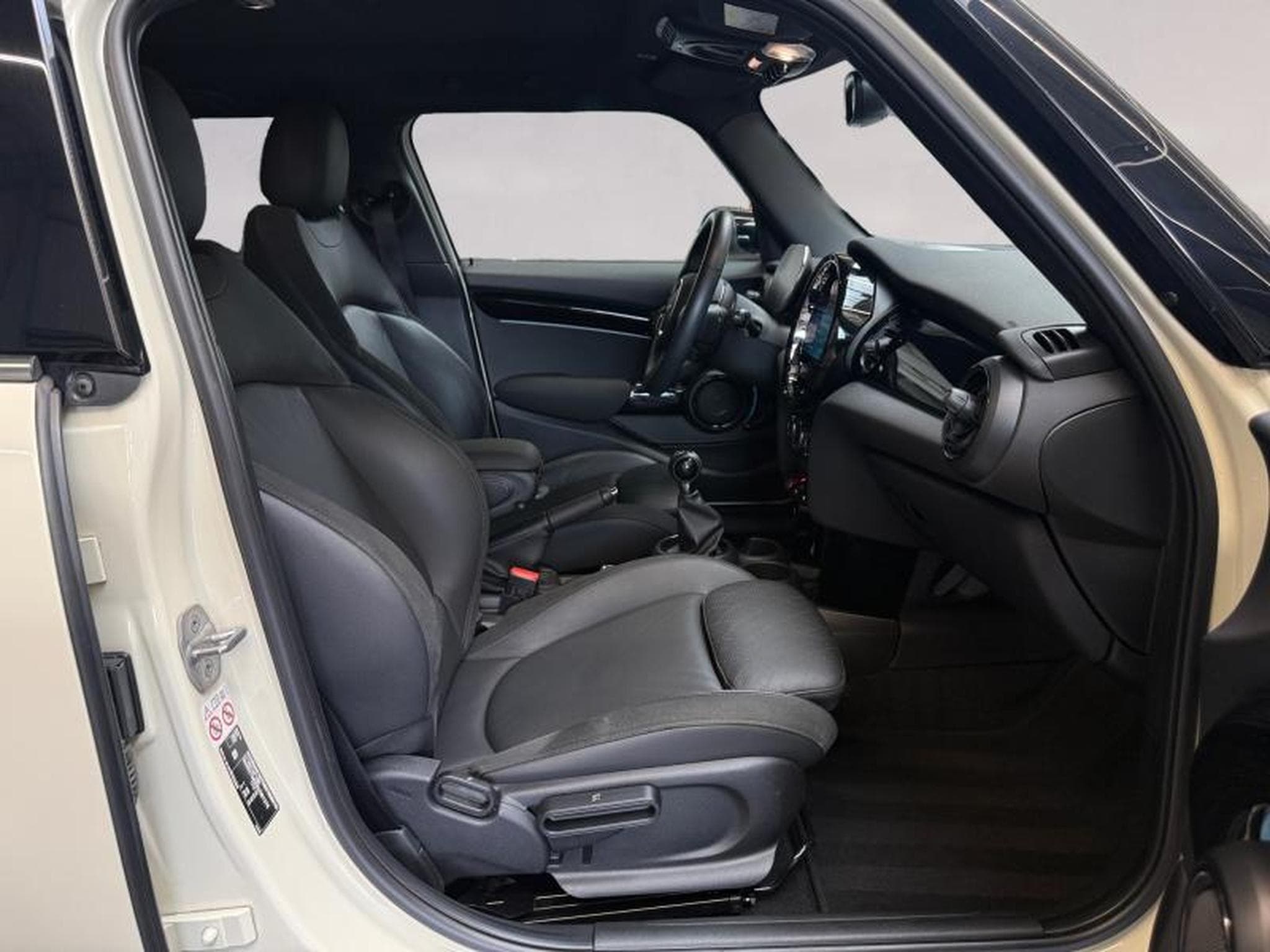 MINI Cooper Cooper Hatch 5 portes (2022) - Foto 13