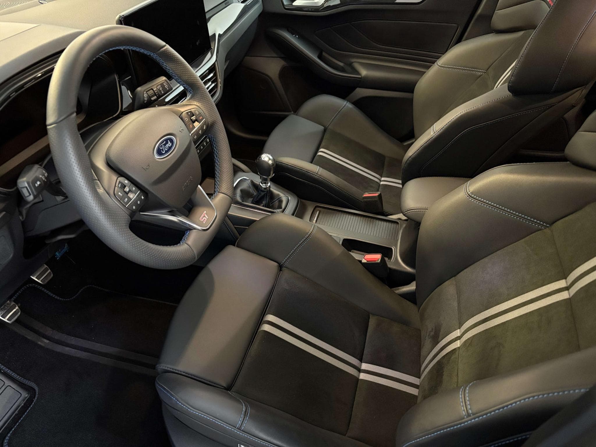 Ford Focus 2.3 EcoBoost S (2024) - Foto 9