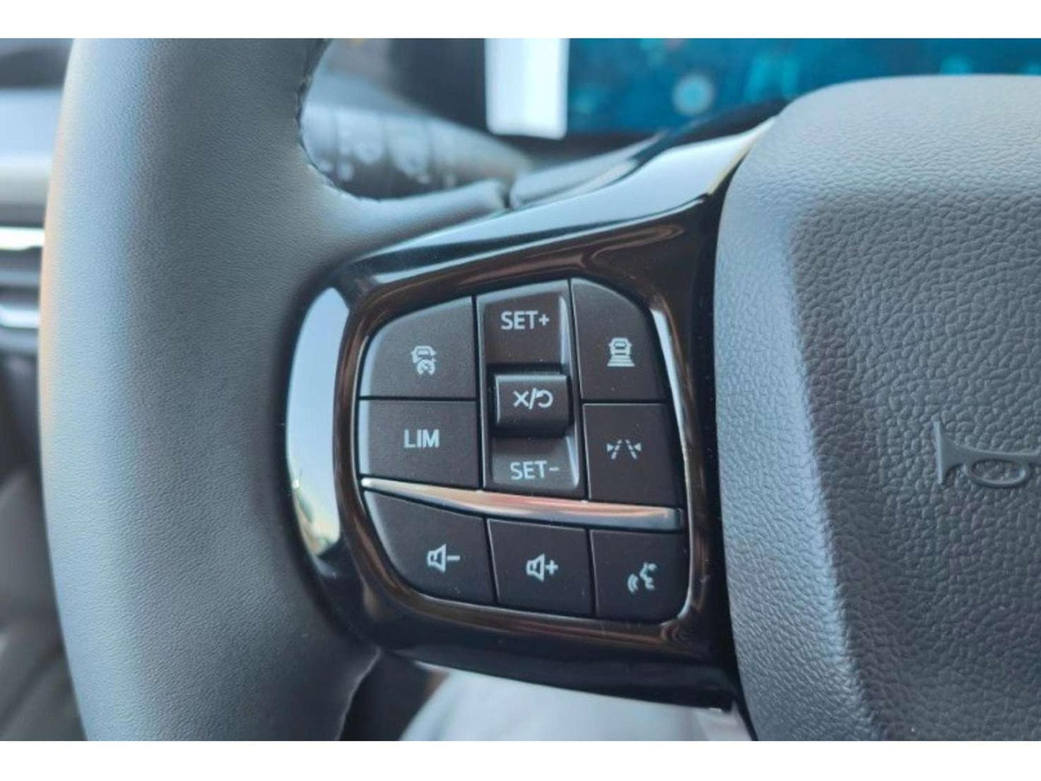 Ford Tourneo 320 L2H1 VA Autm. TitaniumX (2026) - Foto 12