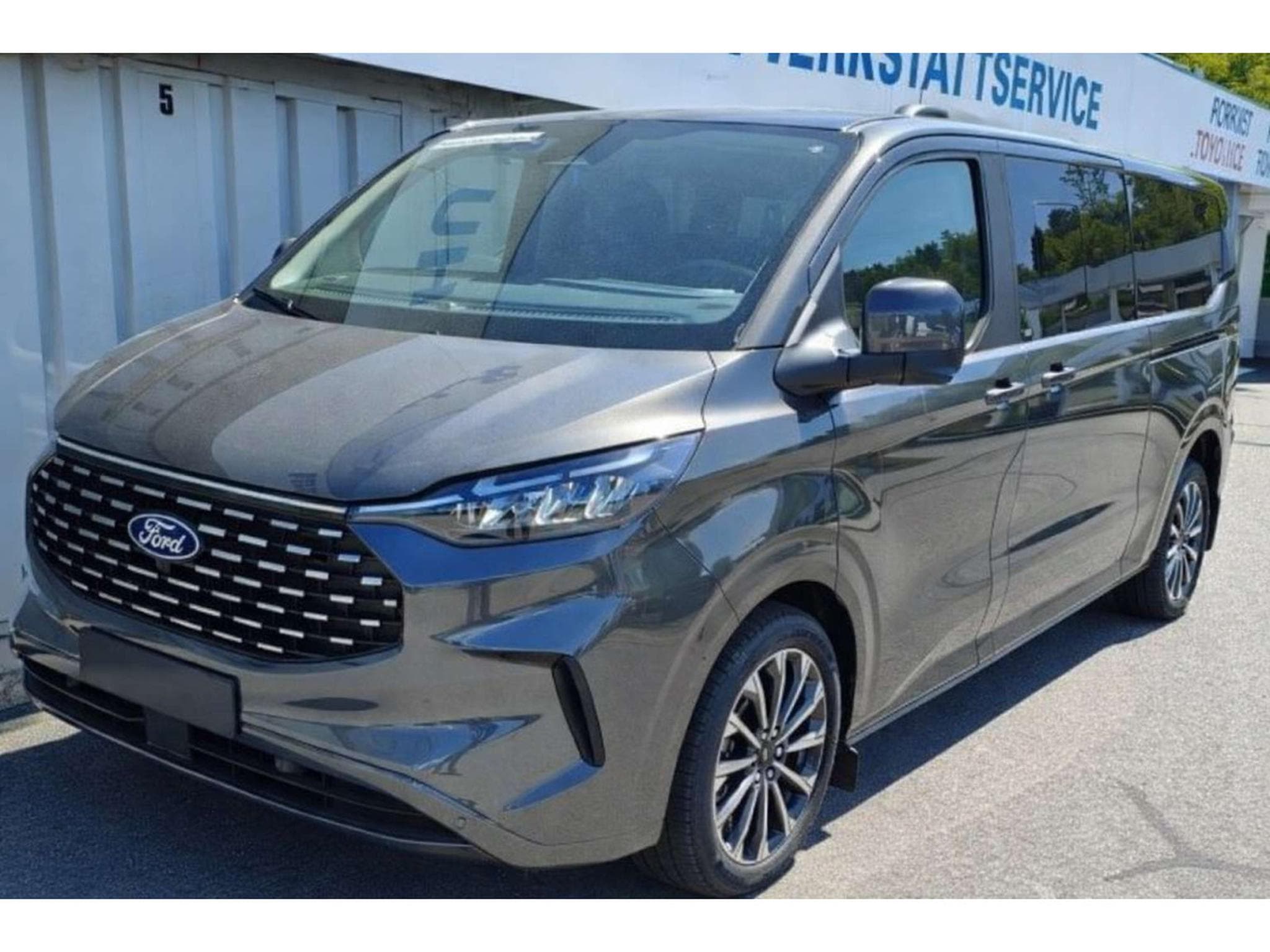 Ford Tourneo 320 L2H1 VA Autm. TitaniumX (2026) - Foto 2