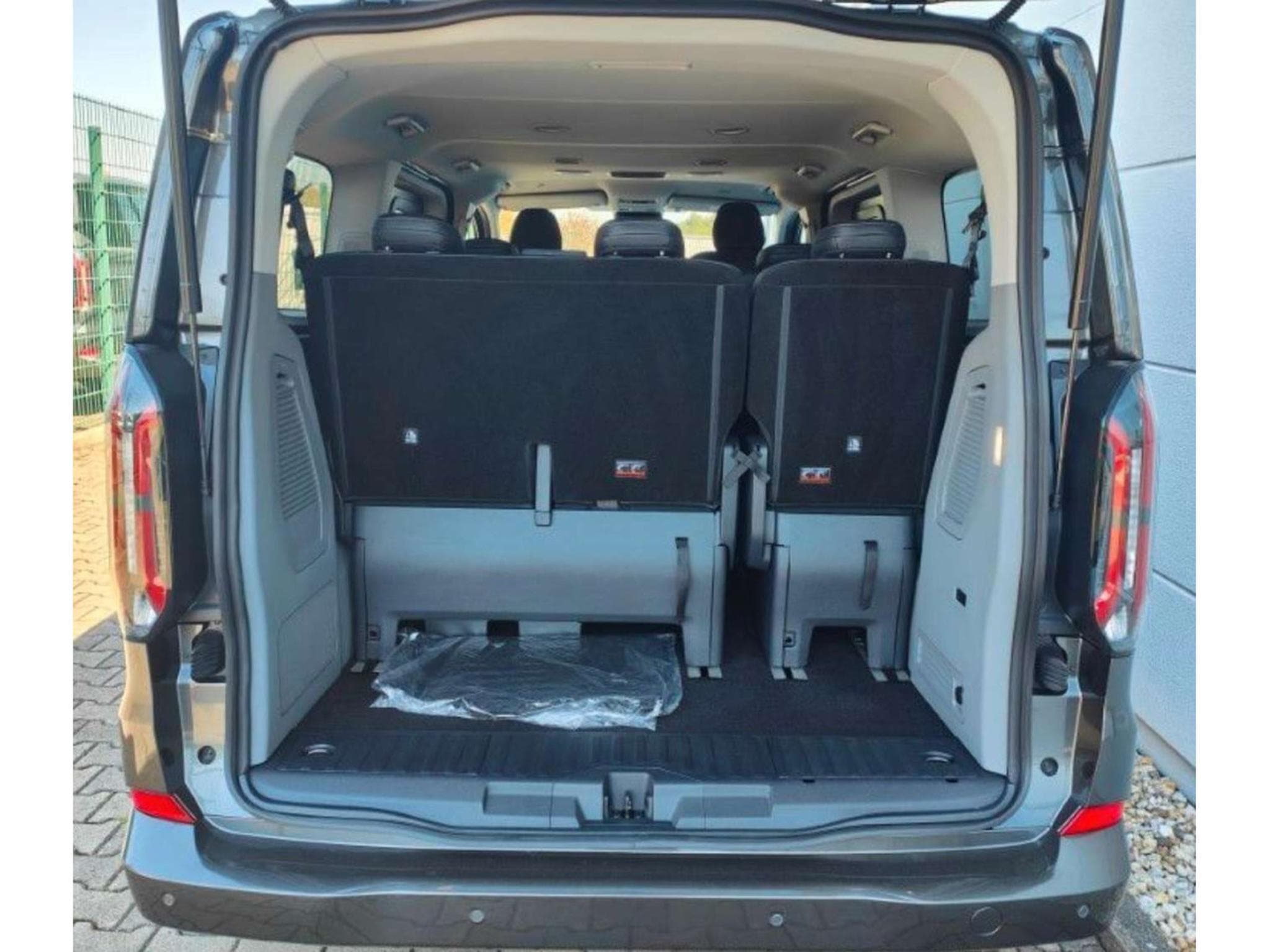 Ford Tourneo 320 L2H1 VA Autm. TitaniumX (2026) - Foto 5