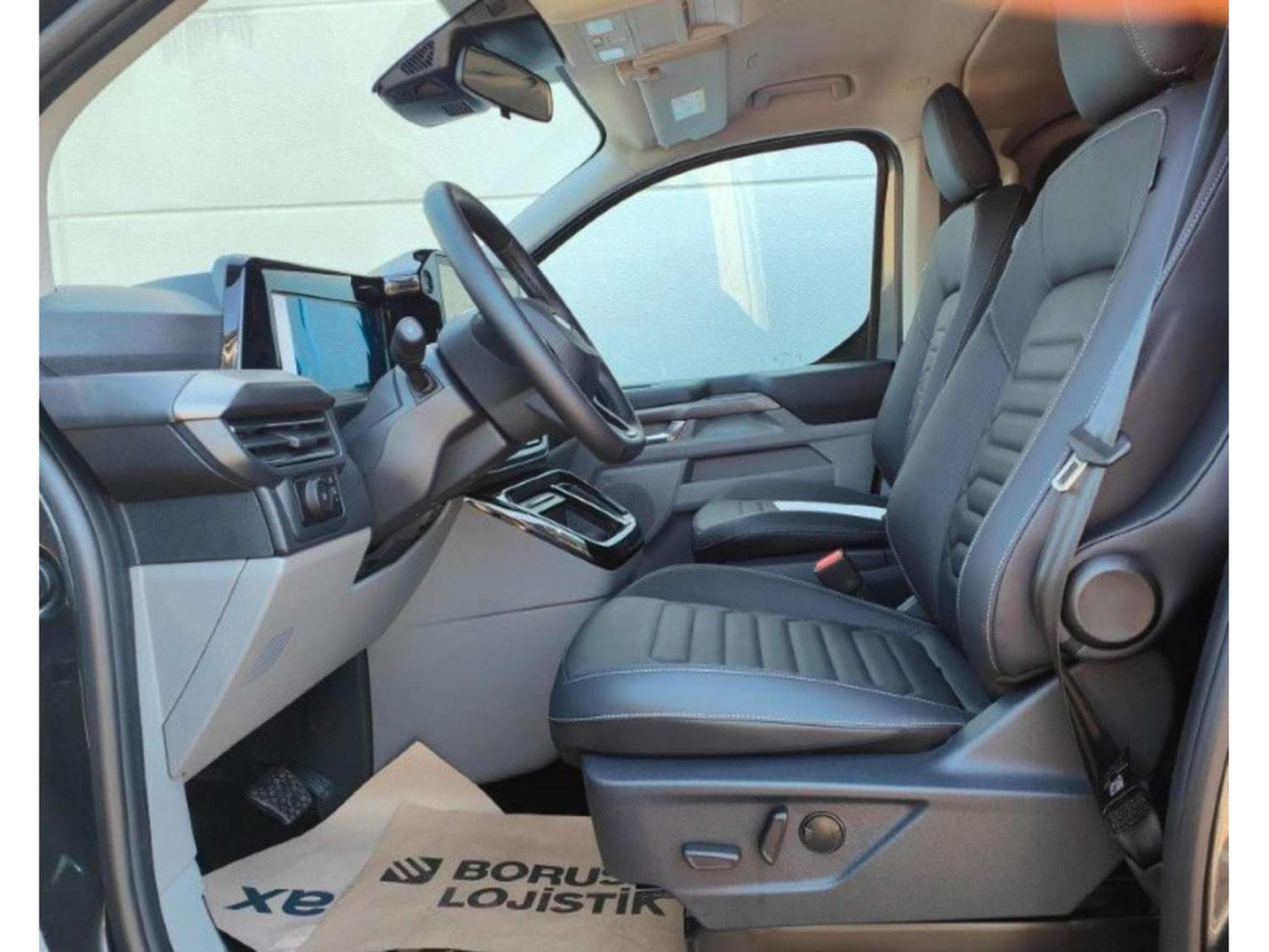 Ford Tourneo 320 L2H1 VA Autm. TitaniumX (2026) - Foto 6