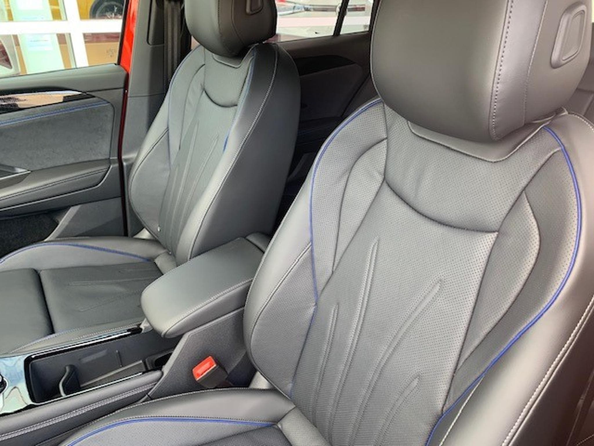 VW Tiguan R-LINE BLACK STYLE 1.5 eHYBRID 177CV DSG6 (2026) - Photo 2