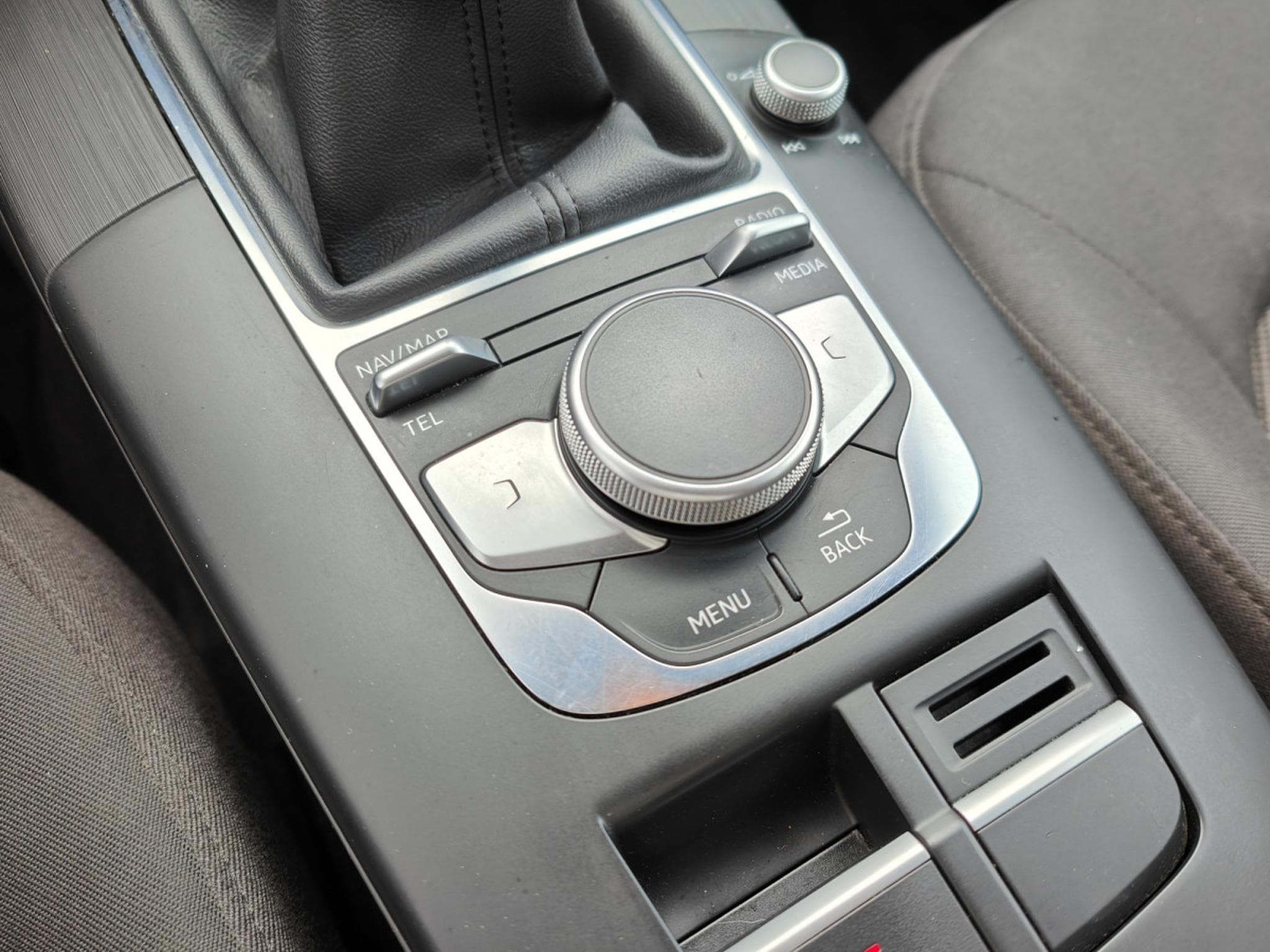 Audi A3 30 TFSI GPS BLUETOOTH RADAR ARR CLIM AUTO XENON (2020) - Photo 13