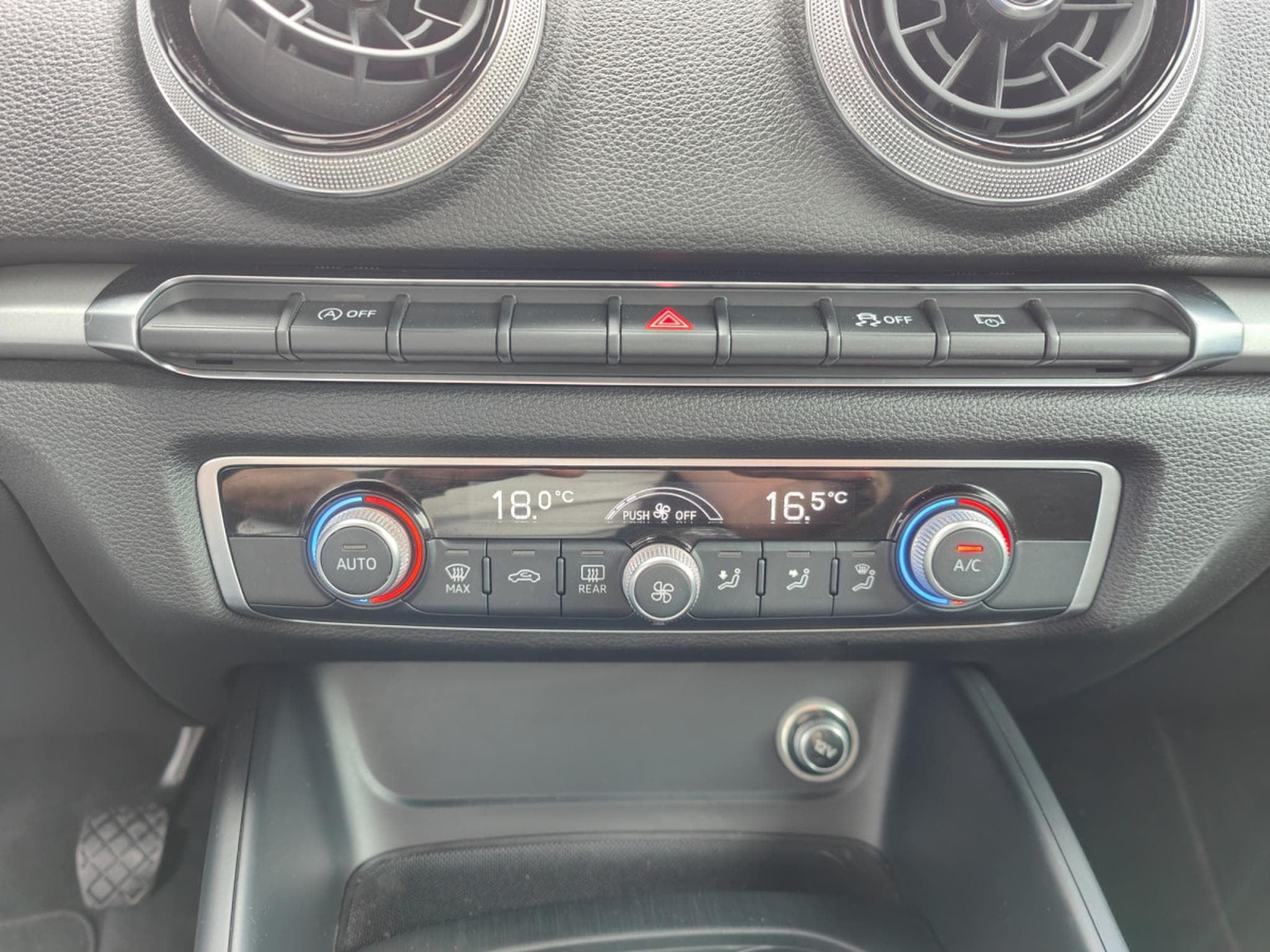 Audi A3 30 TFSI GPS BLUETOOTH RADAR ARR CLIM AUTO XENON (2020) - Photo 15
