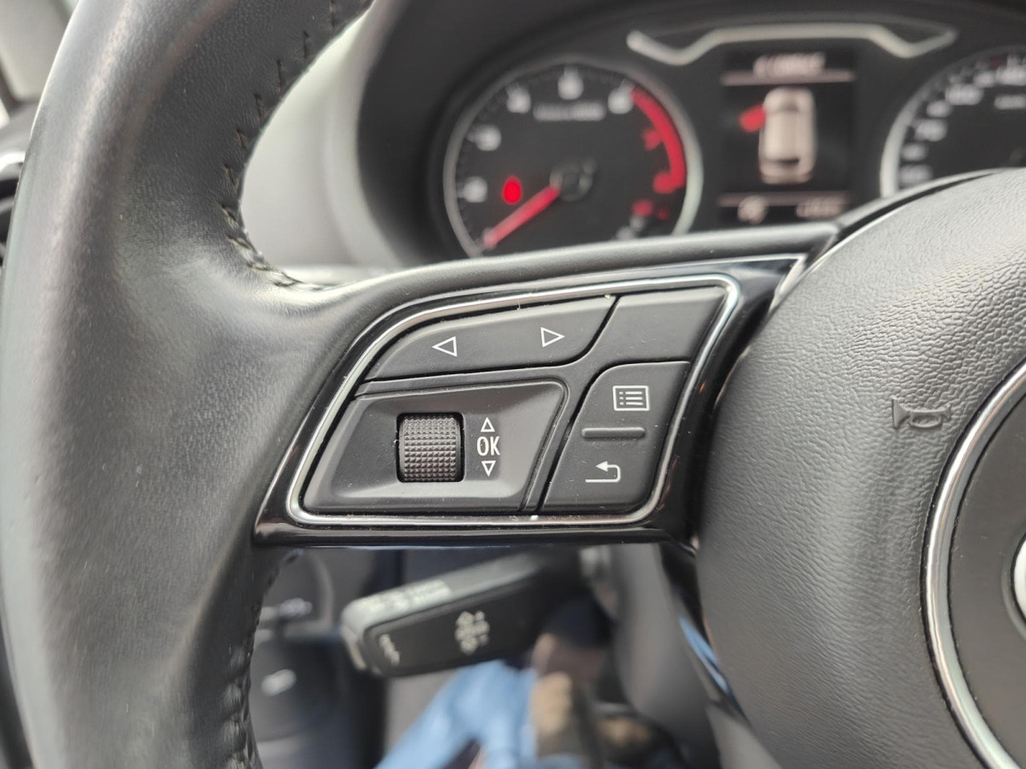 Audi A3 30 TFSI GPS BLUETOOTH RADAR ARR CLIM AUTO XENON (2020) - Photo 20