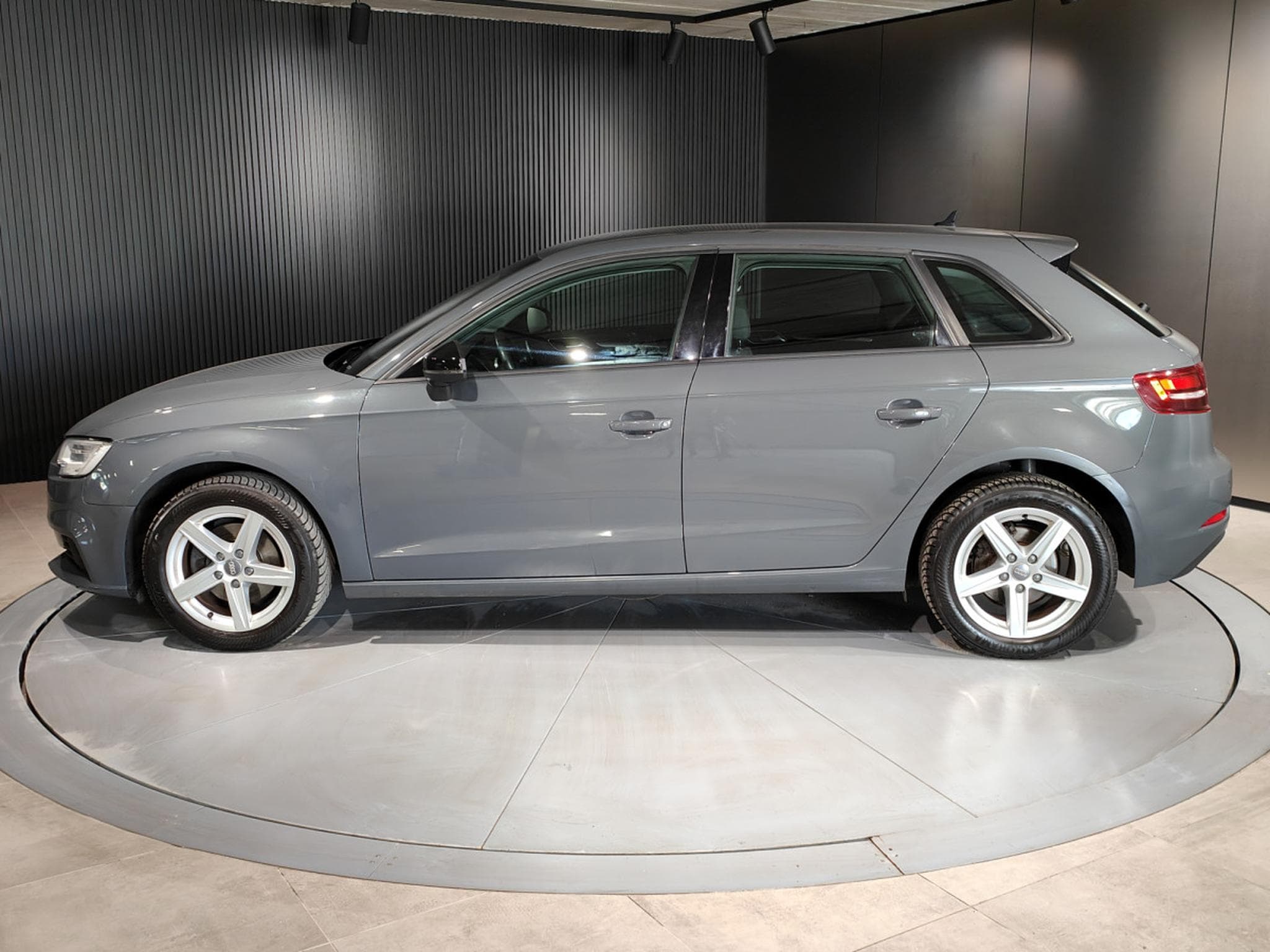 Audi A3 30 TFSI GPS BLUETOOTH RADAR ARR CLIM AUTO XENON (2020) - Photo 5