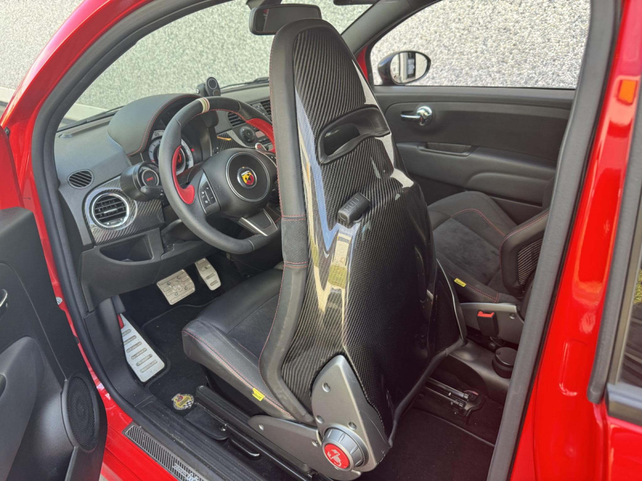 Abarth 695 TRIBUTO FERRARI /CARBON/N°1056/1199 (2011) - Photo 5
