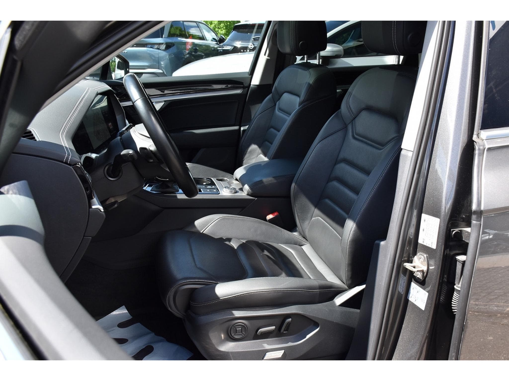 VW Touareg 3.0 TDI 4Motion R-Line Tip PANO CHFF ADD ATT RMQ MEM 1° MAIN (2021) - Foto 6