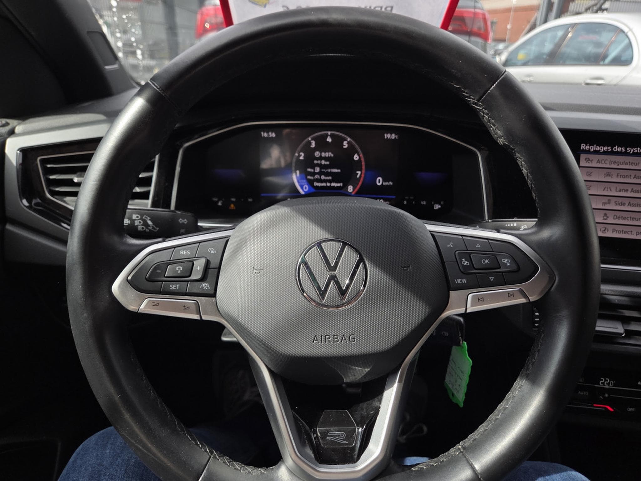 VW Polo TSI R-LINE 95CV (2023) - Photo 9