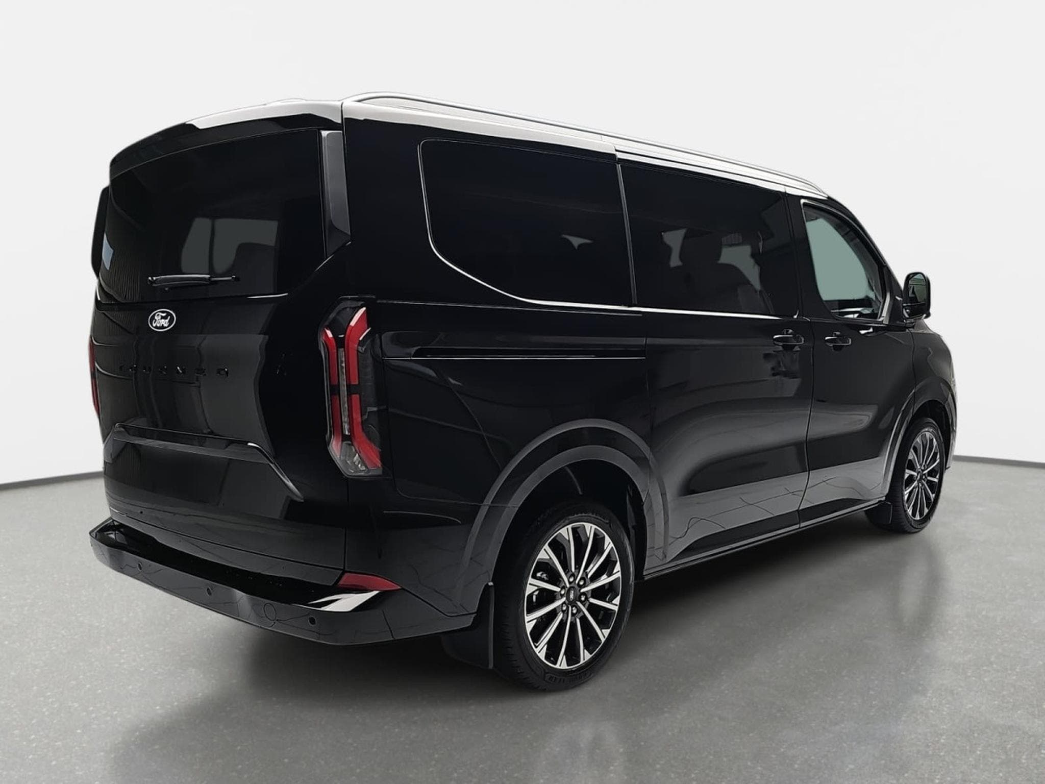 Ford Tourneo 2.0 TDCI ECOBLUE 170 L1 Titanium X (2026) - Photo 4