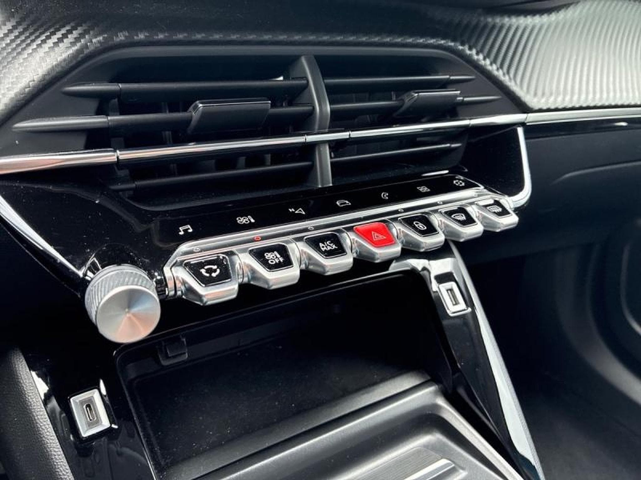 PEUGEOT 2008 1.2 PureTech 100ch S&S Allure 5cv (2020) - Photo 9