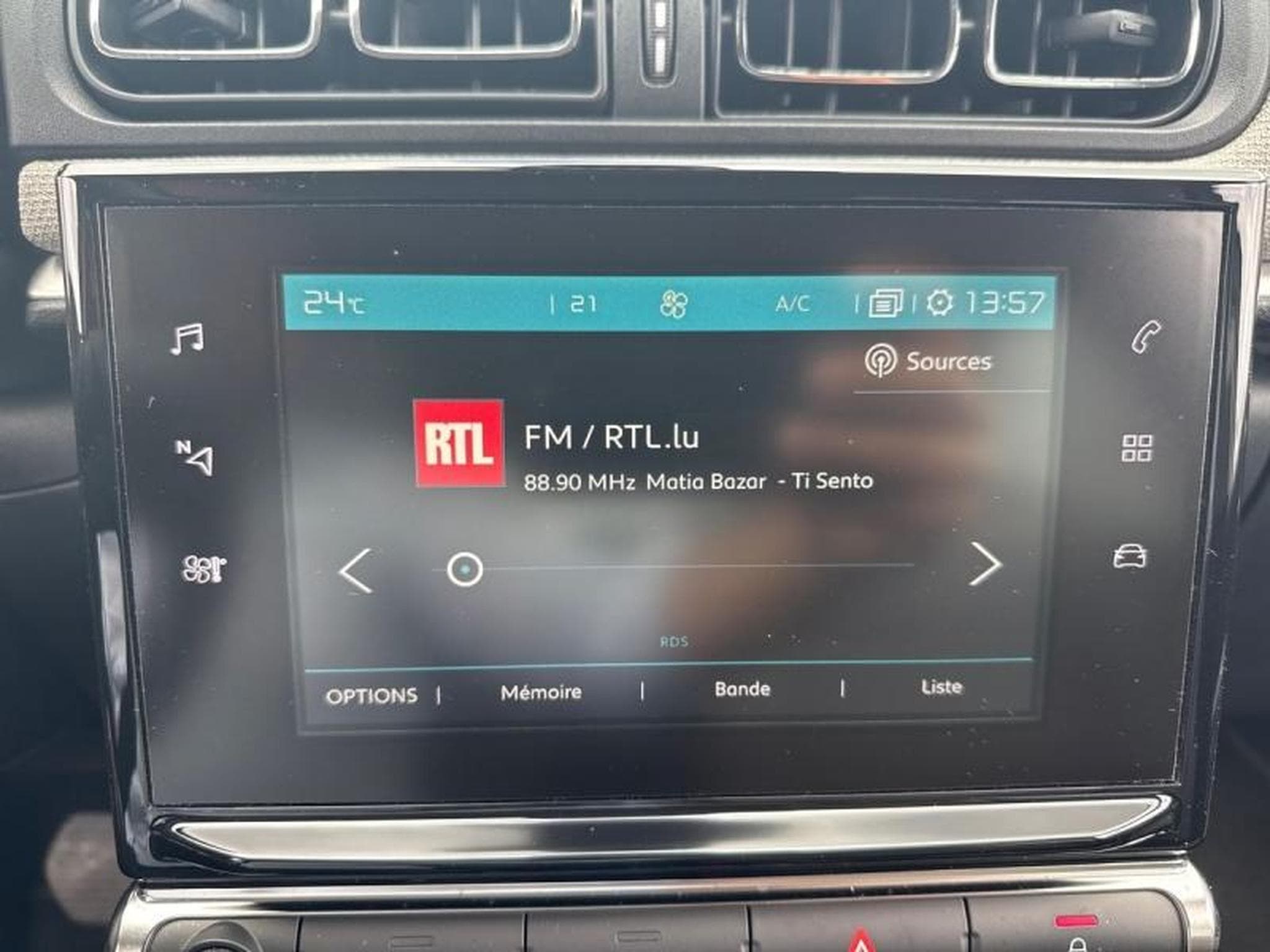 CITROEN C3 PureTech 110ch Shine S&S EAT6 E6.d-TEMP (2018) - Photo 11