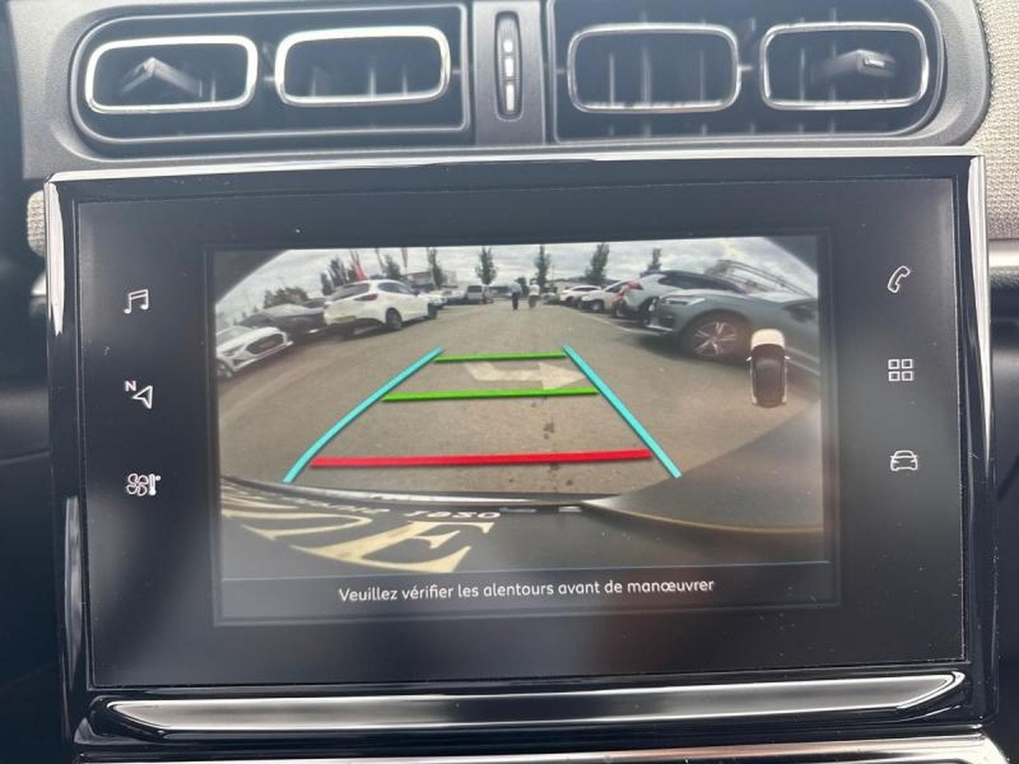 CITROEN C3 PureTech 110ch Shine S&S EAT6 E6.d-TEMP (2018) - Photo 9