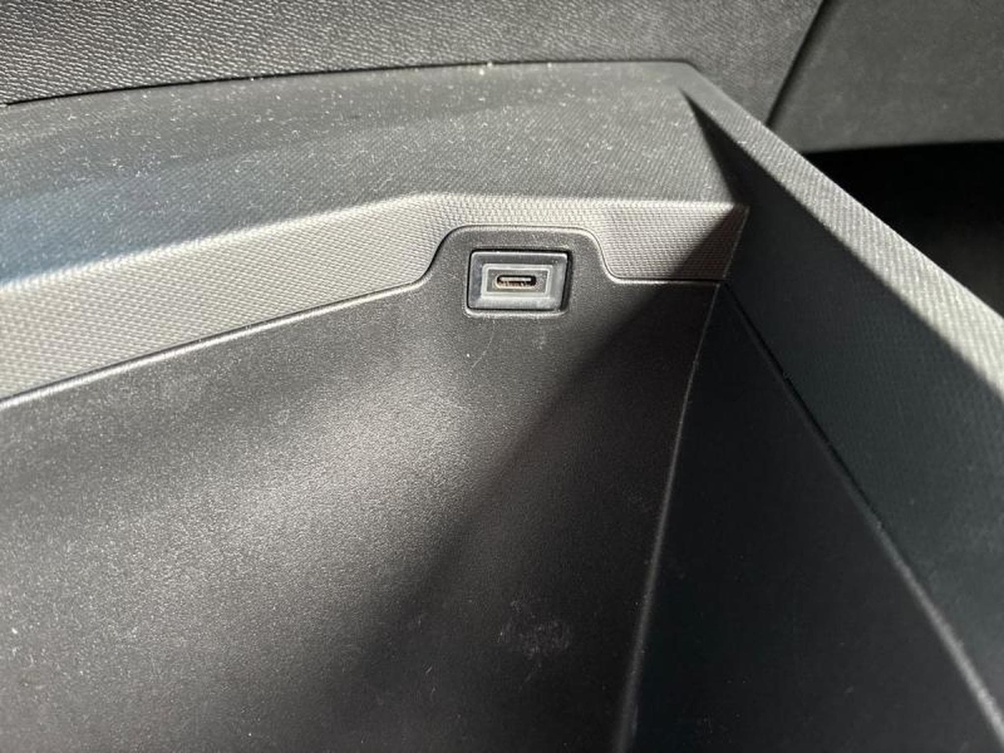 PEUGEOT 5008 Hybrid 136ch Allure e-DCS6 (2025) - Photo 12