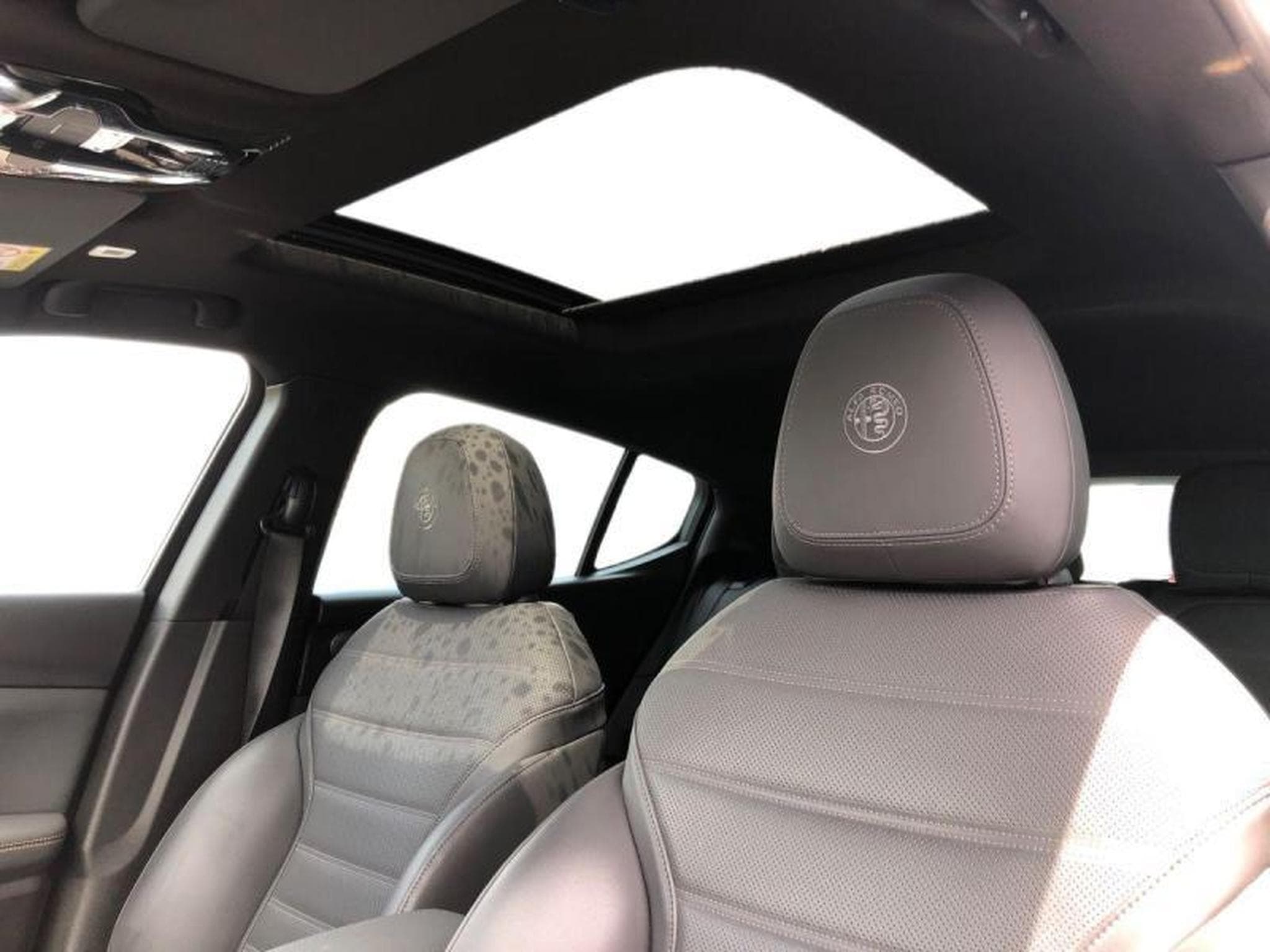 Alfa-Romeo Tonale VELOCE Hybrid (2024) - Photo 17