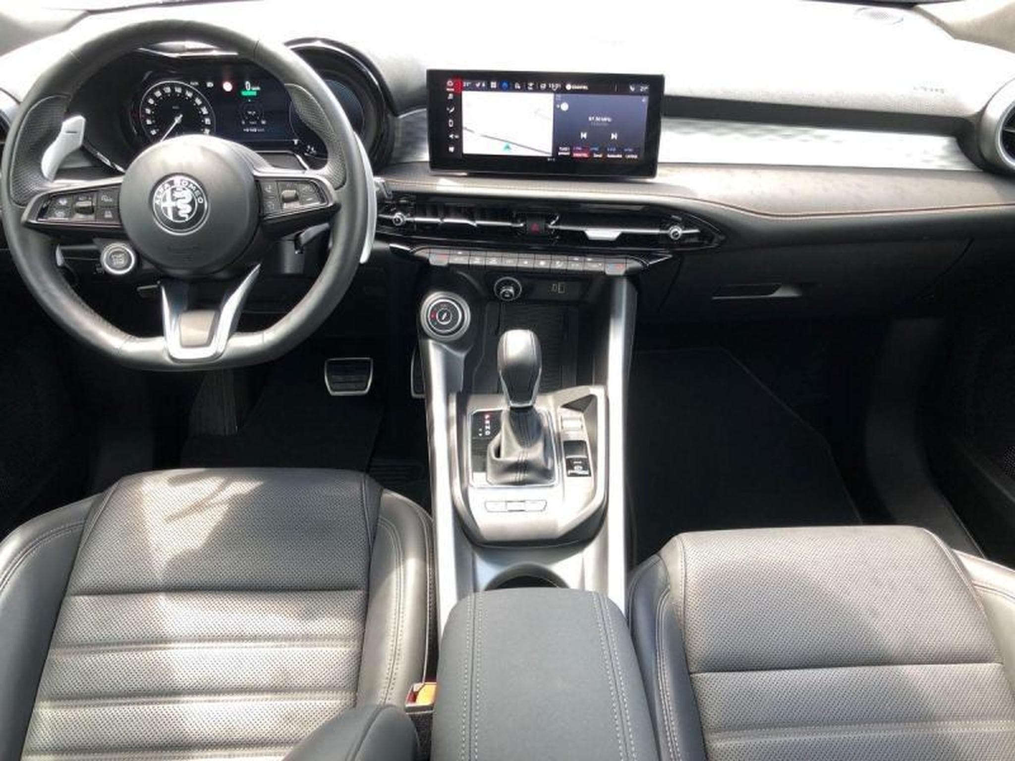 Alfa-Romeo Tonale VELOCE Hybrid (2024) - Photo 8