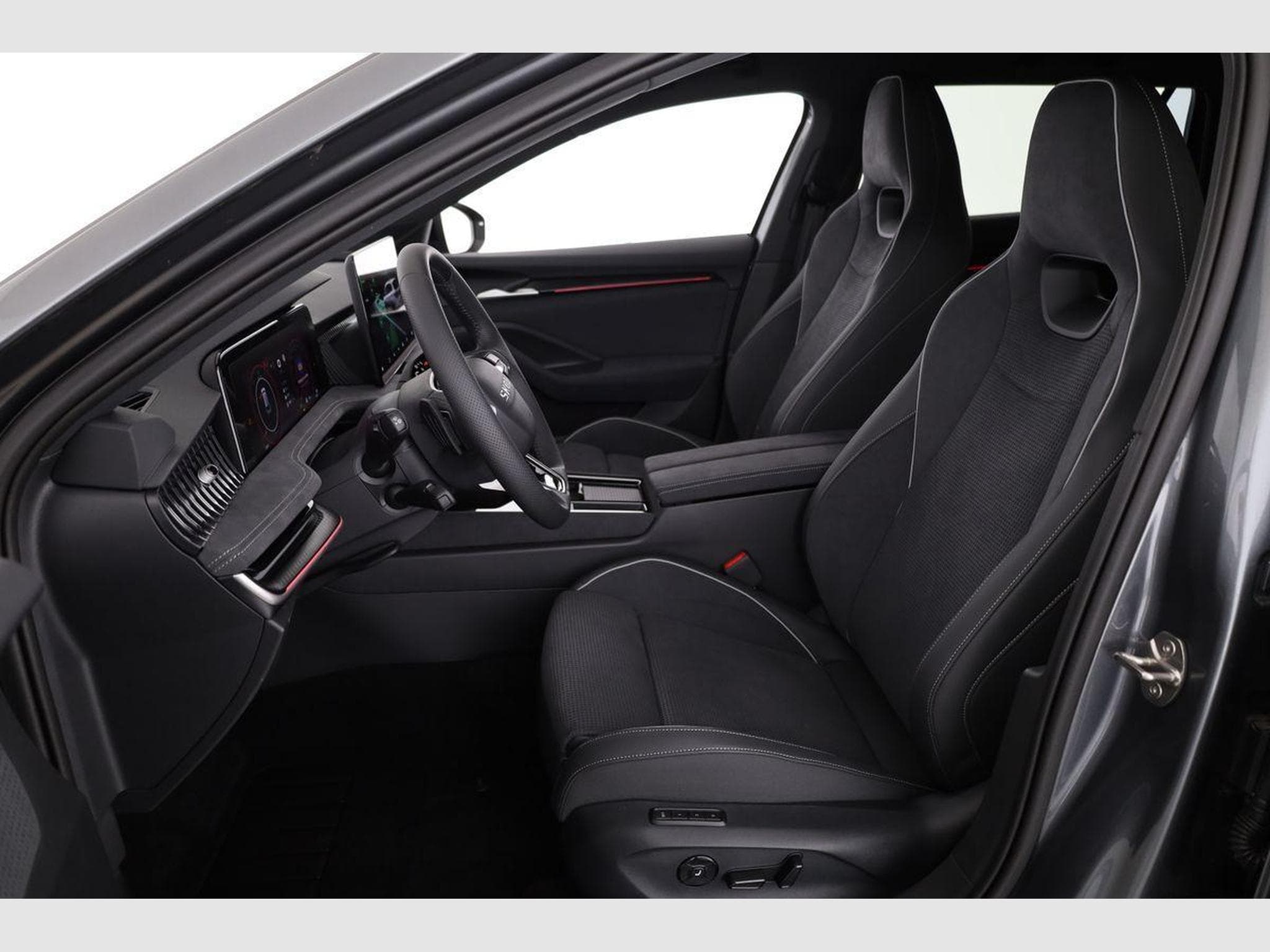 Skoda Superb 2.0 TDI 142 kW 4x4 Sportline (2026) - Photo 10