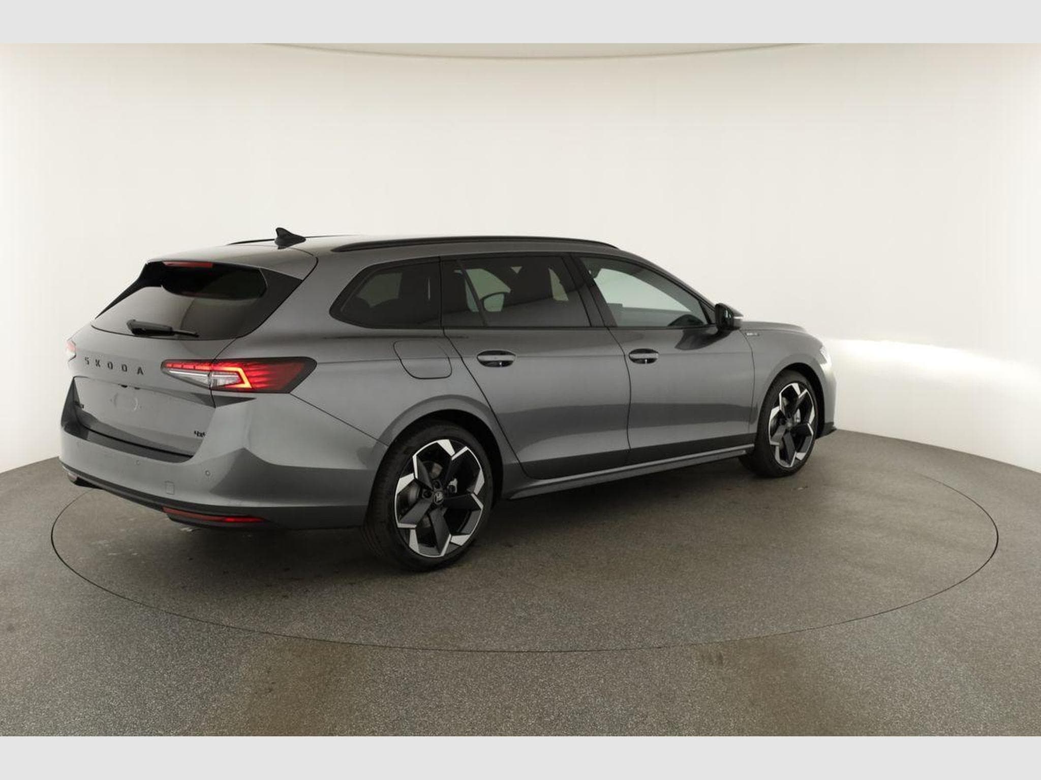 Skoda Superb 2.0 TDI 142 kW 4x4 Sportline (2026) - Photo 20