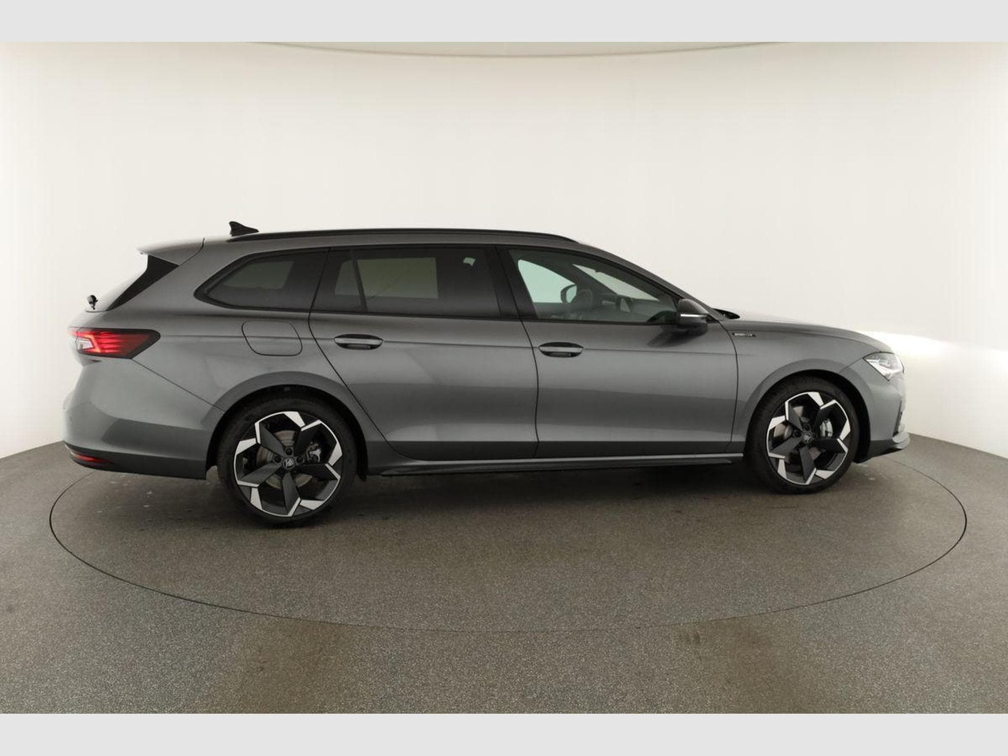Skoda Superb 2.0 TDI 142 kW 4x4 Sportline (2026) - Photo 22
