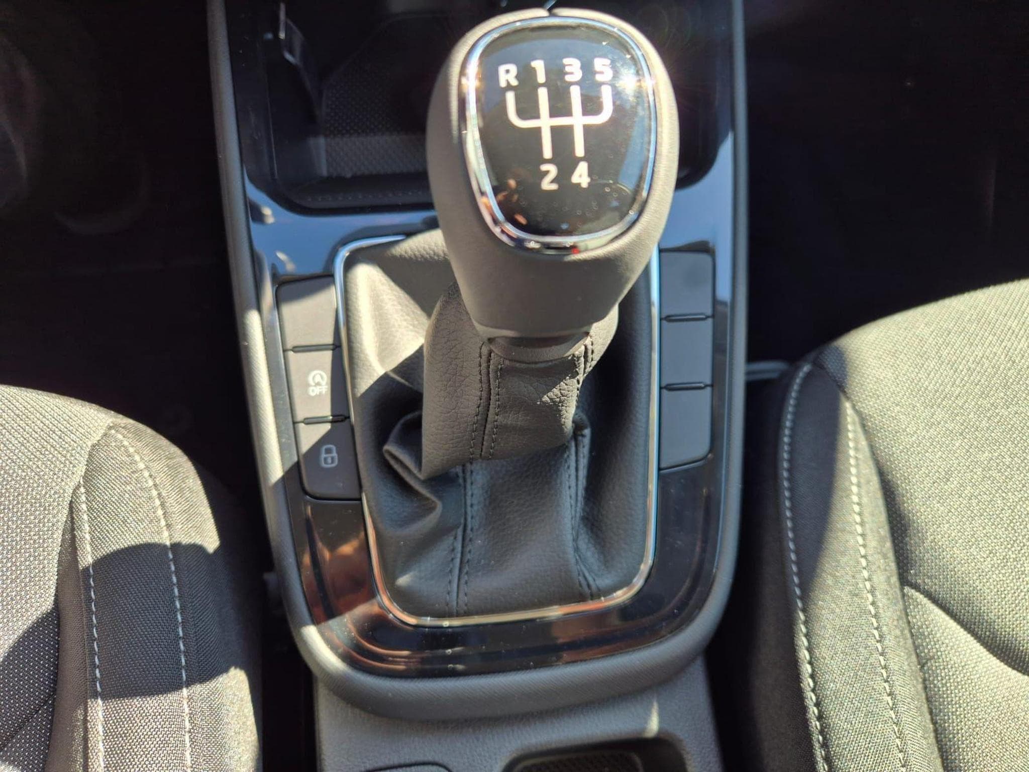 Skoda Fabia 1.0 TSI 95PS (2026) - Photo 22