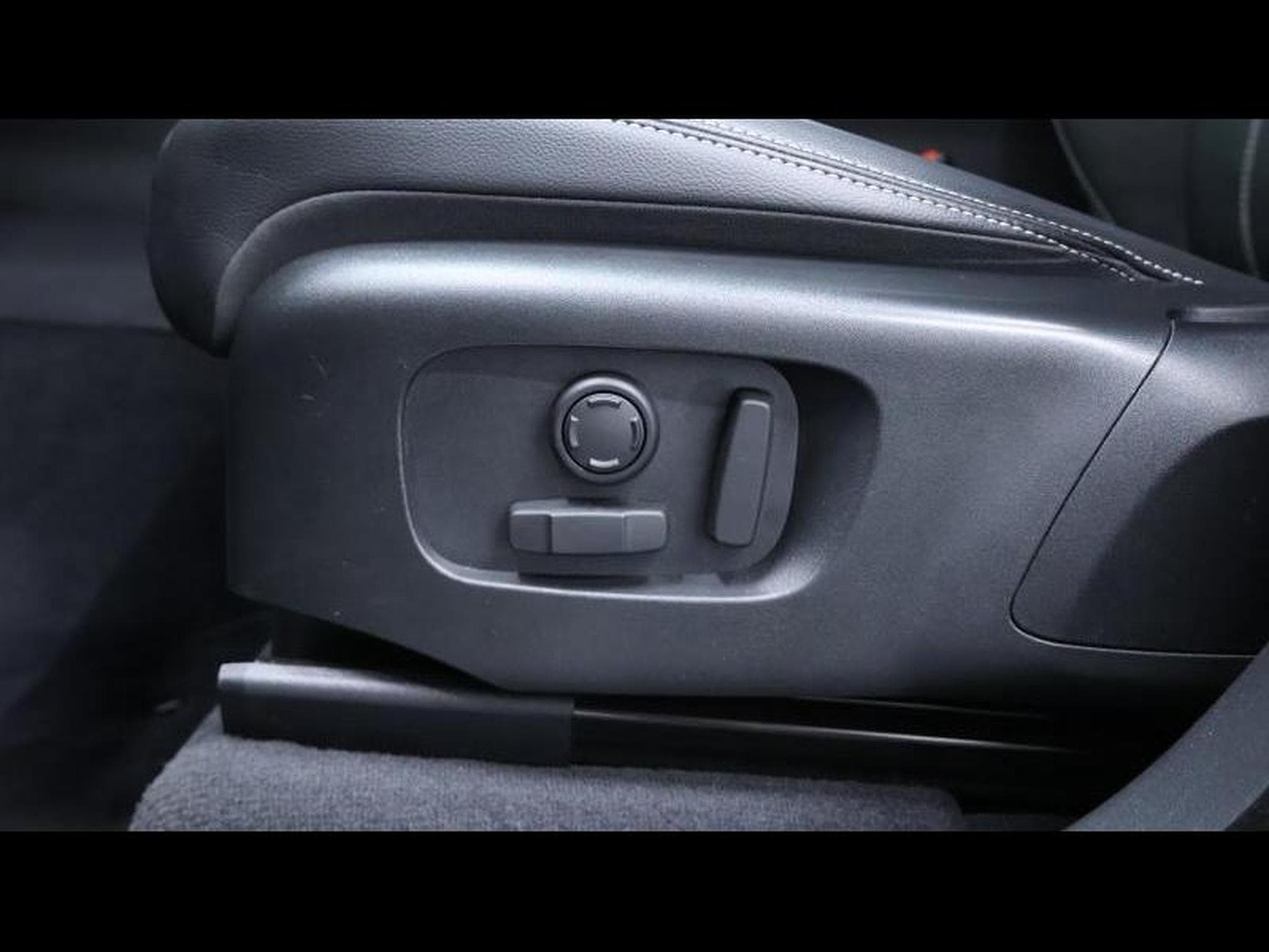 Land-Rover Range Rover Velar D200 S AWD Auto (2023) - Photo 25
