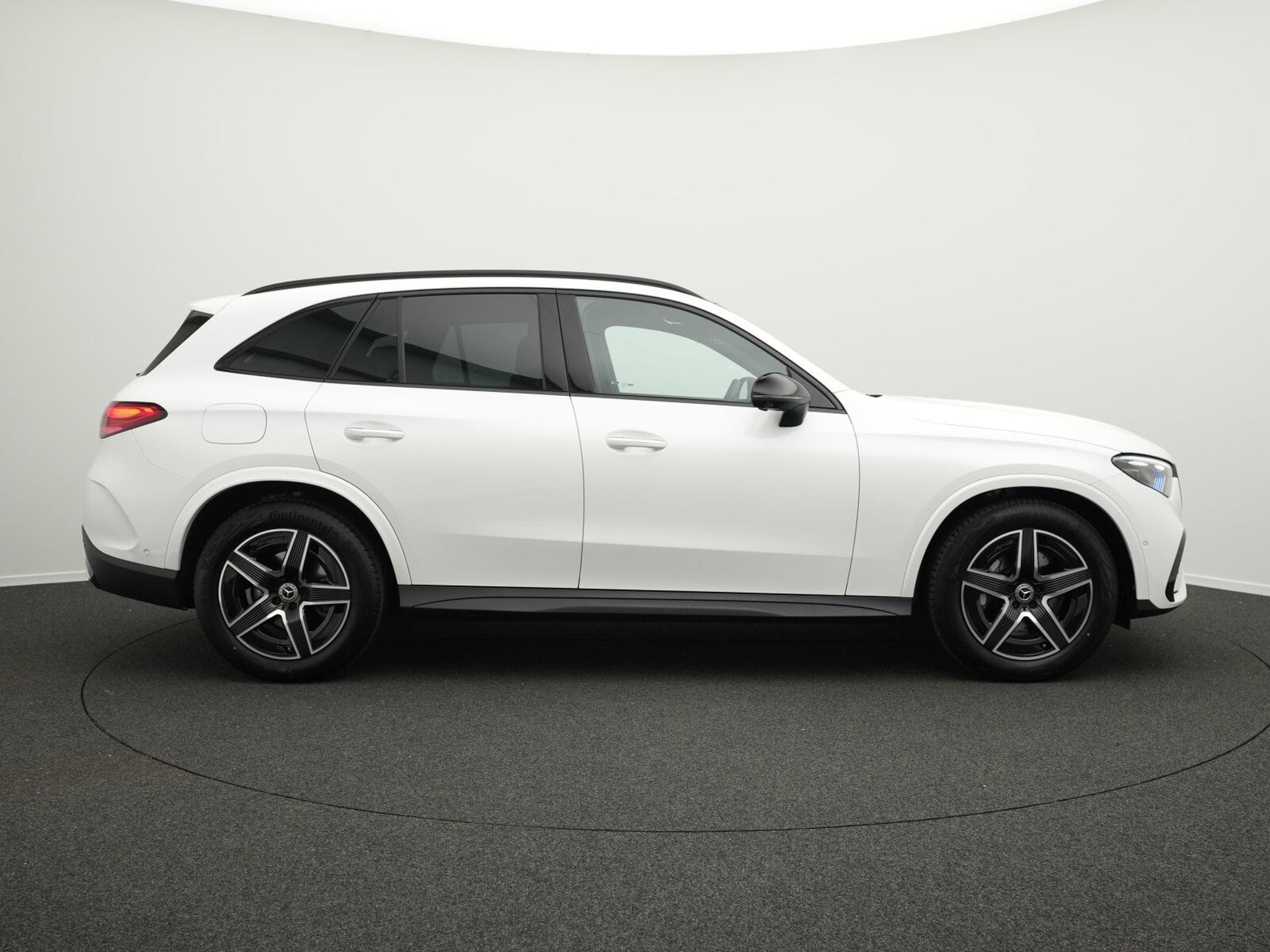 Mercedes GLC 300 4MATIC Pano+Burm+Kamera+Memo (2025) - Foto 5