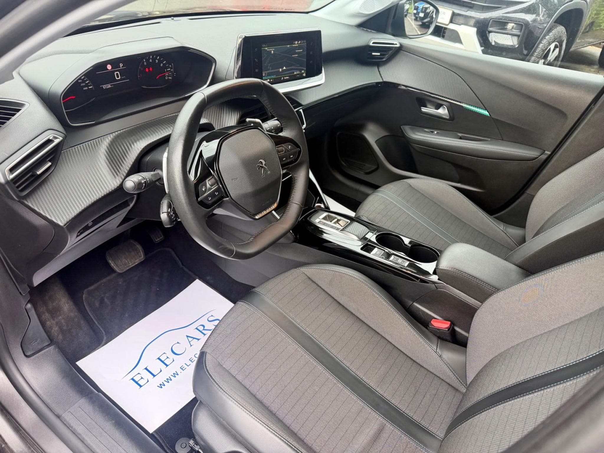 Peugeot 208 1.2 PureTech 100 EAT8 Allure (2022) - Photo 7