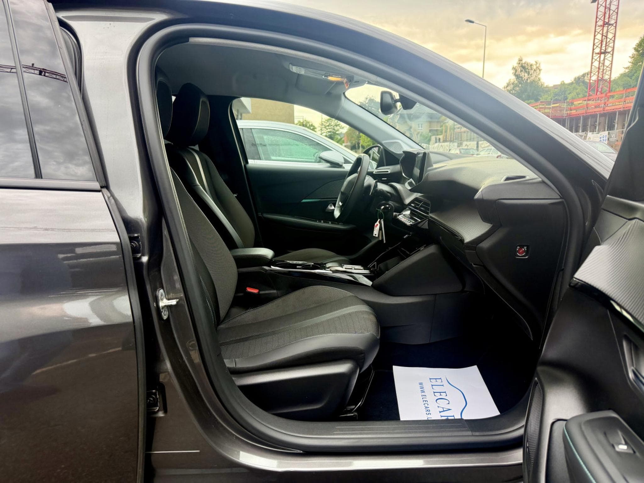 Peugeot 208 1.2 PureTech 100 EAT8 Allure (2022) - Photo 9