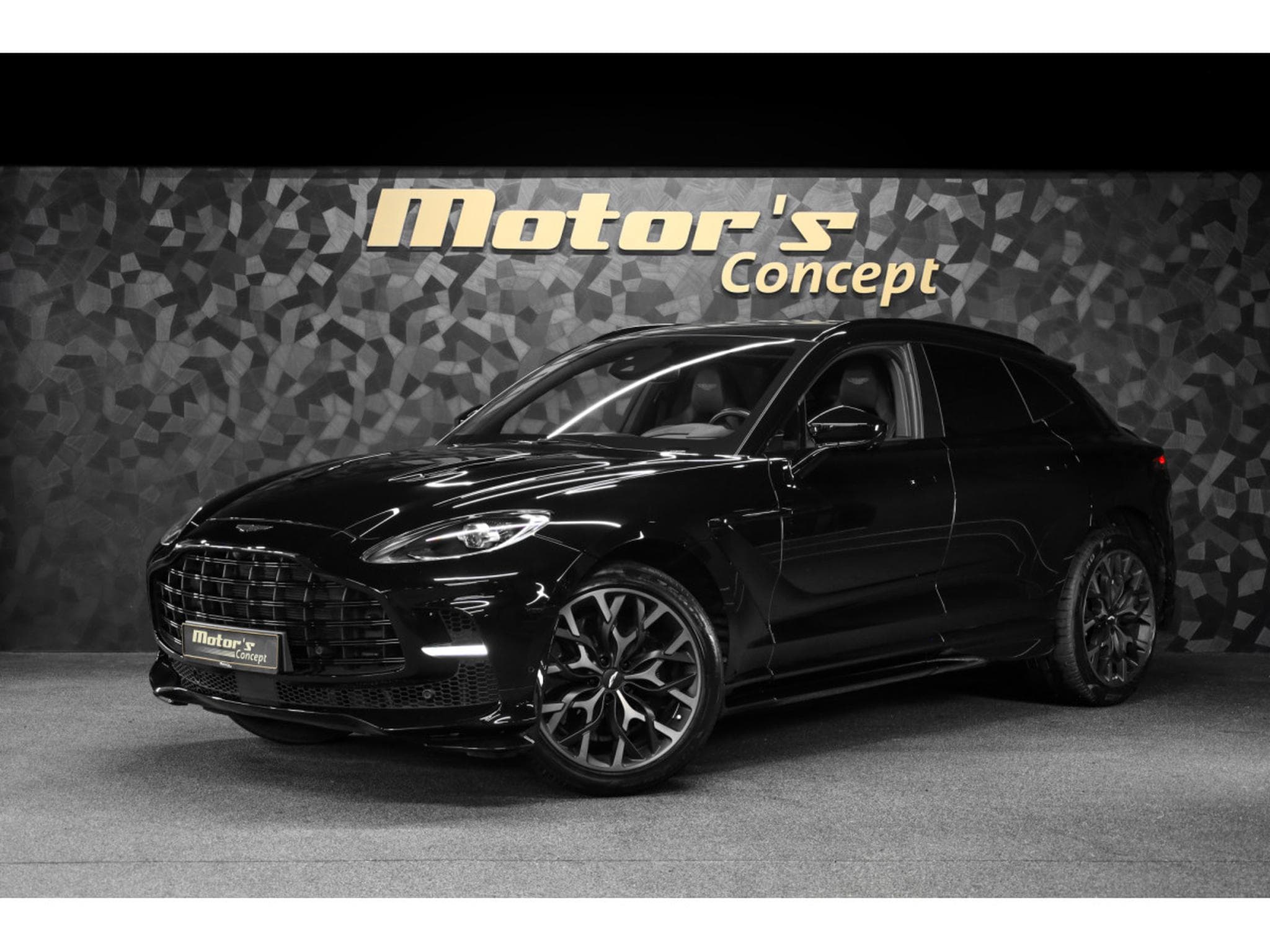 Aston-Martin DBX 707 4.0 V8 Bi-Turbo (2024) - Foto 1