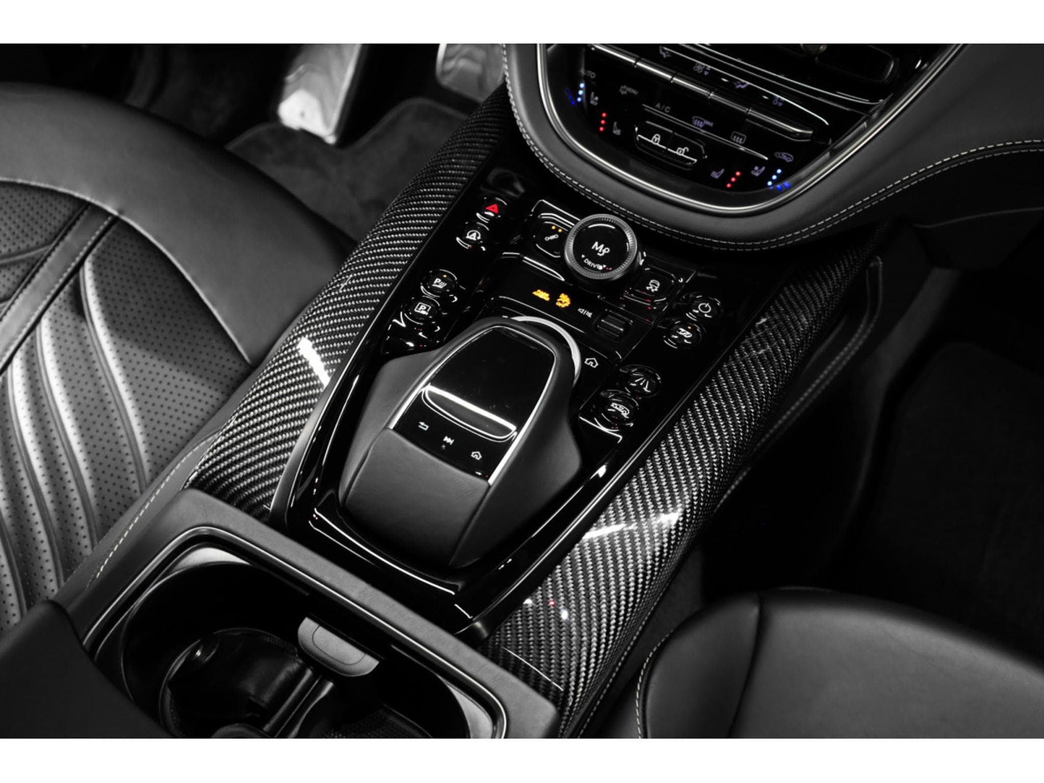 Aston-Martin DBX 707 4.0 V8 Bi-Turbo (2024) - Foto 10