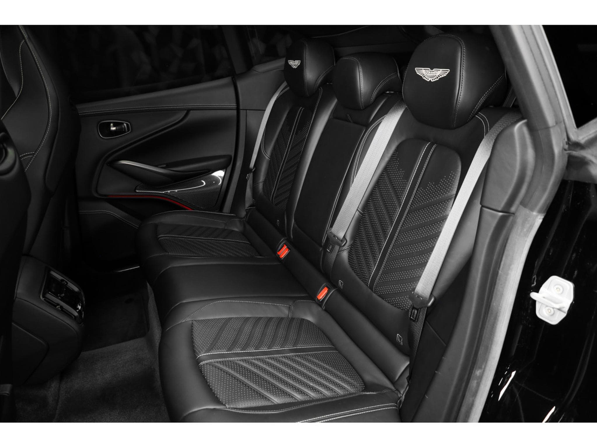Aston-Martin DBX 707 4.0 V8 Bi-Turbo (2024) - Foto 11