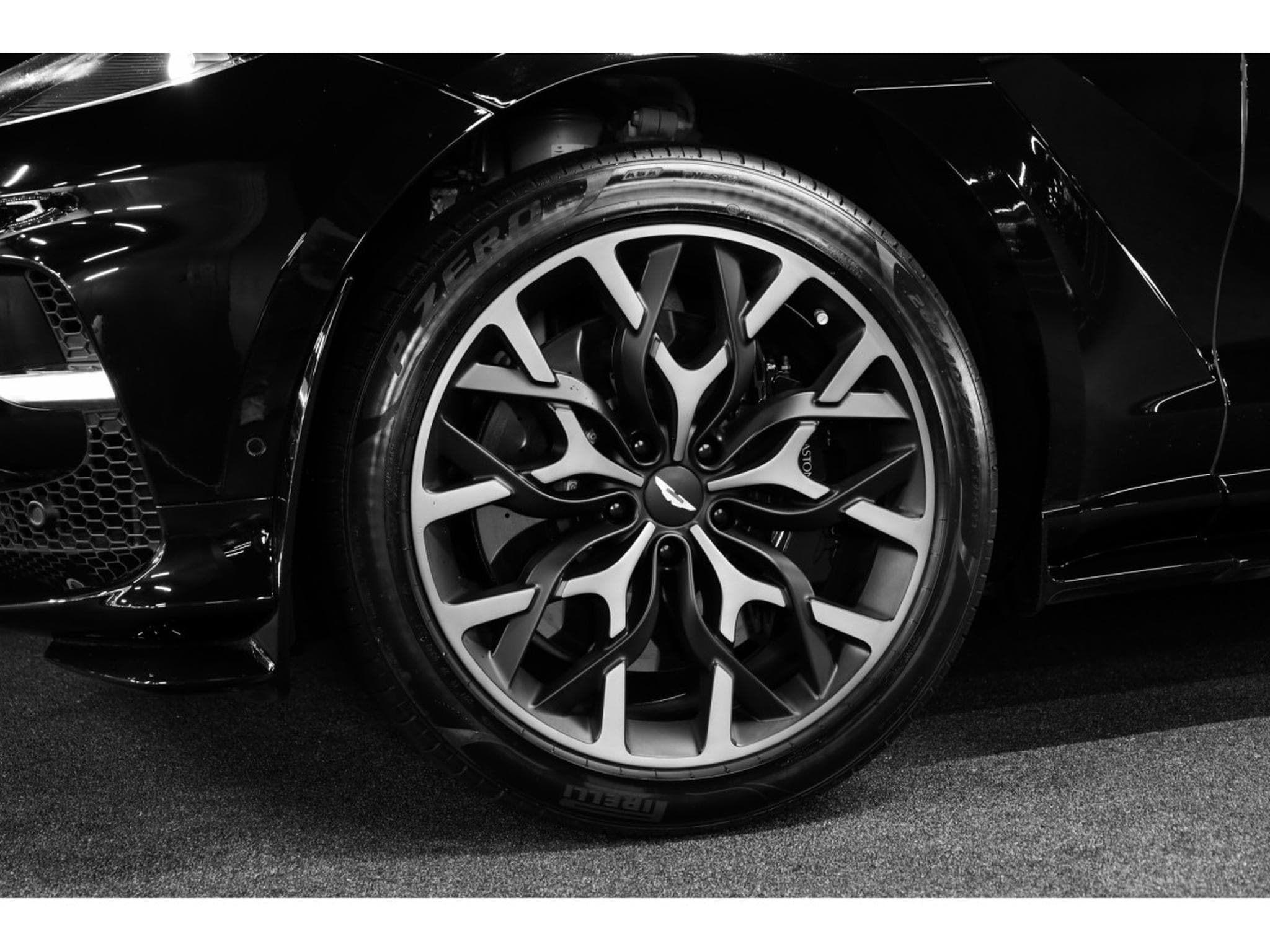 Aston-Martin DBX 707 4.0 V8 Bi-Turbo (2024) - Foto 13