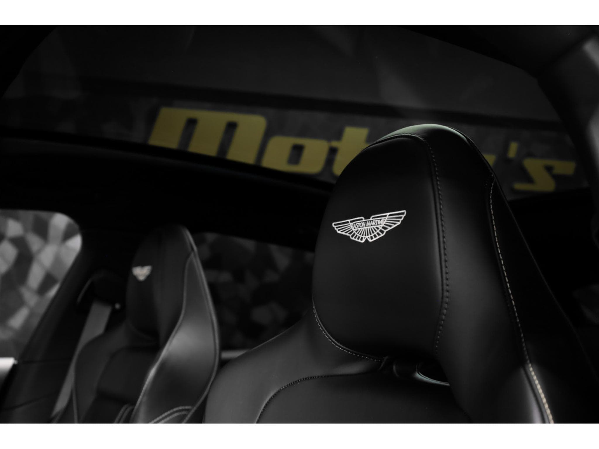 Aston-Martin DBX 707 4.0 V8 Bi-Turbo (2024) - Foto 14