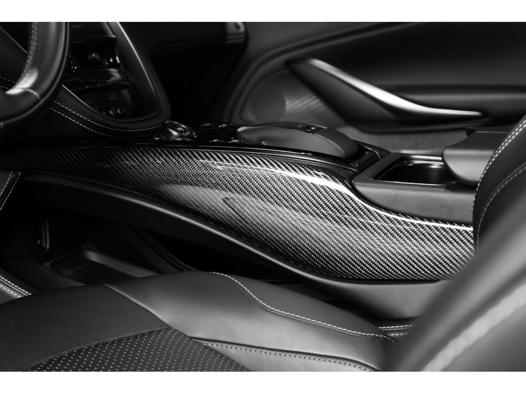 Aston-Martin DBX 707 4.0 V8 Bi-Turbo (2024) - Foto 15