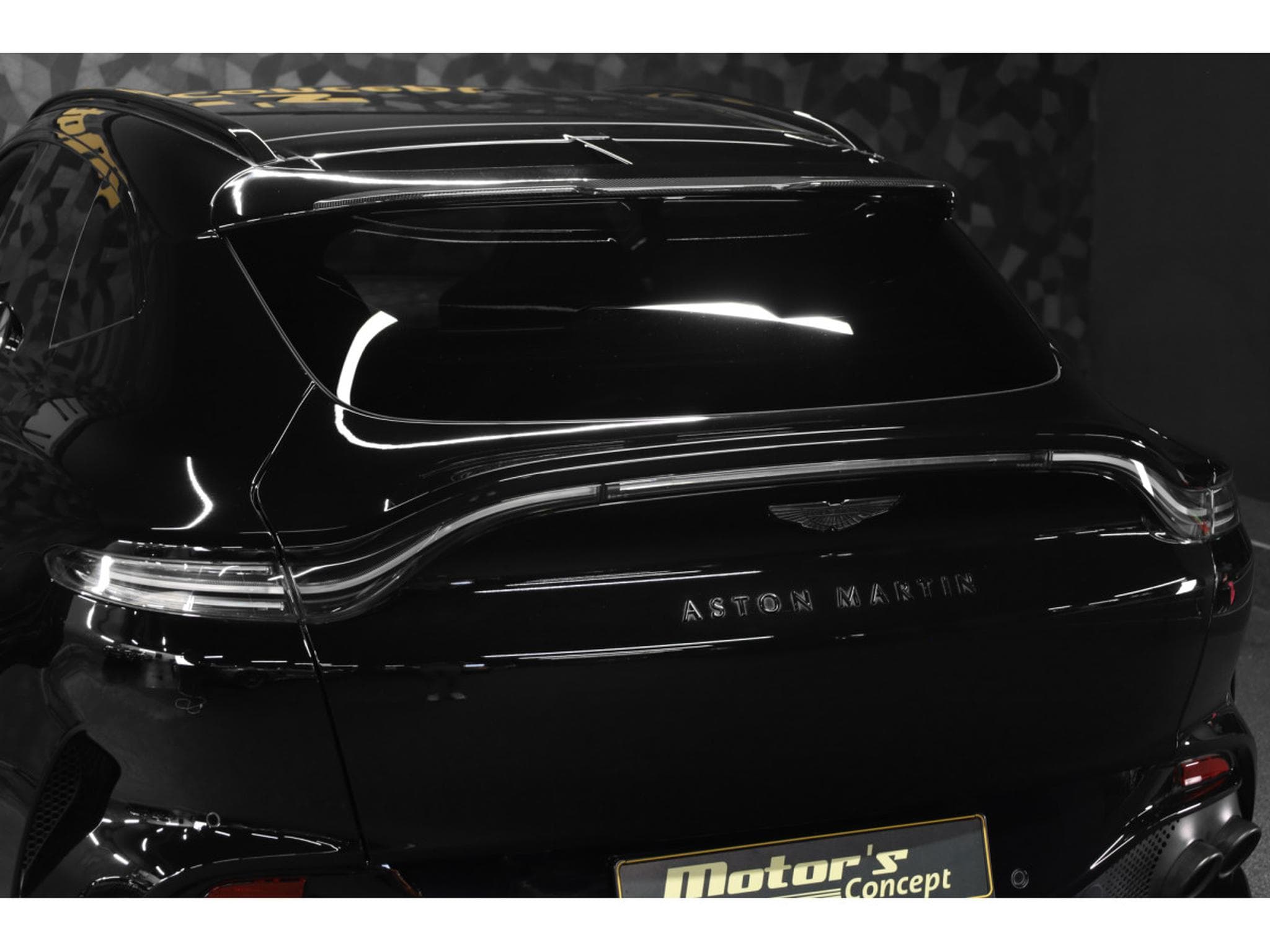 Aston-Martin DBX 707 4.0 V8 Bi-Turbo (2024) - Foto 19