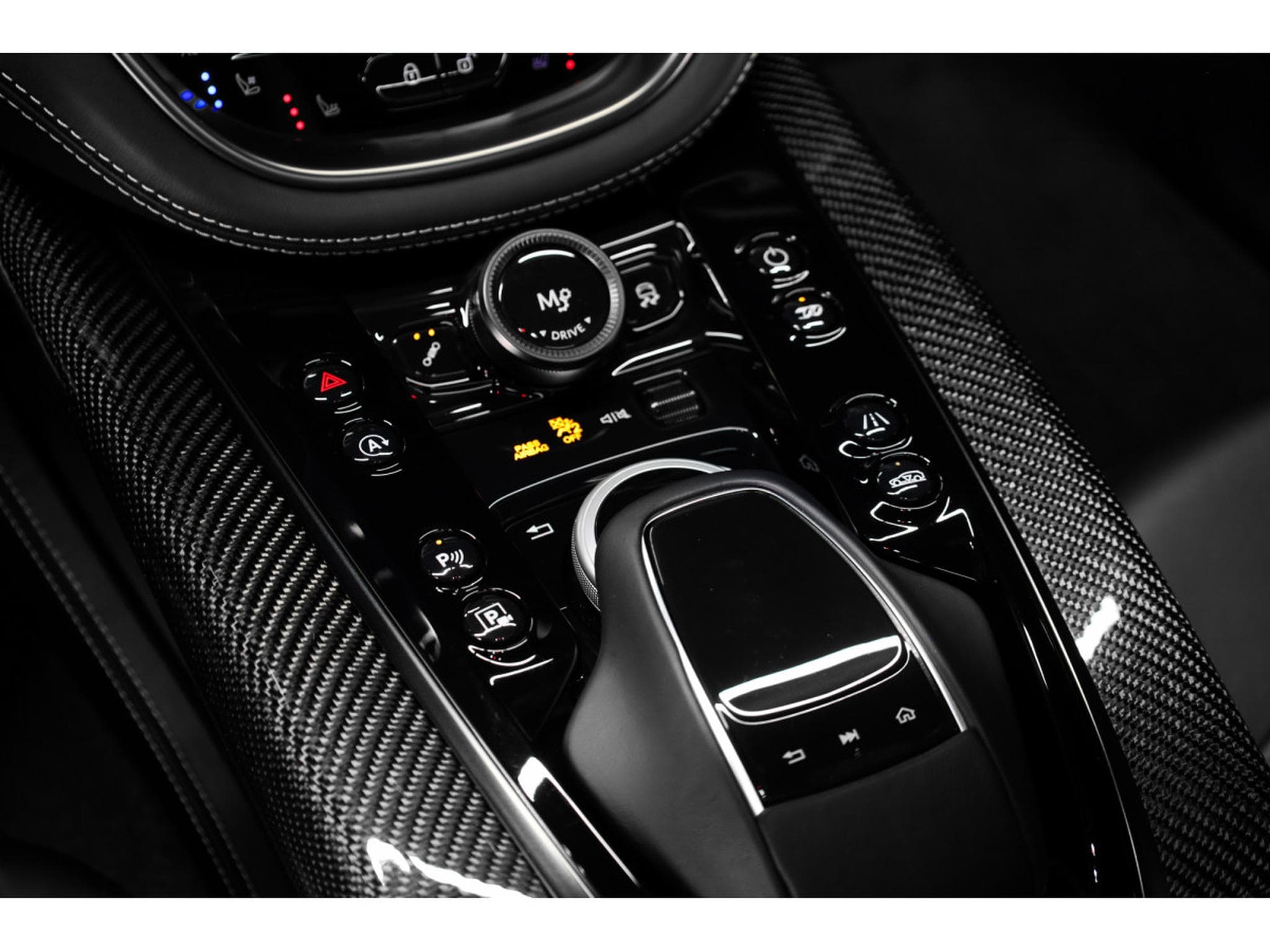 Aston-Martin DBX 707 4.0 V8 Bi-Turbo (2024) - Foto 29