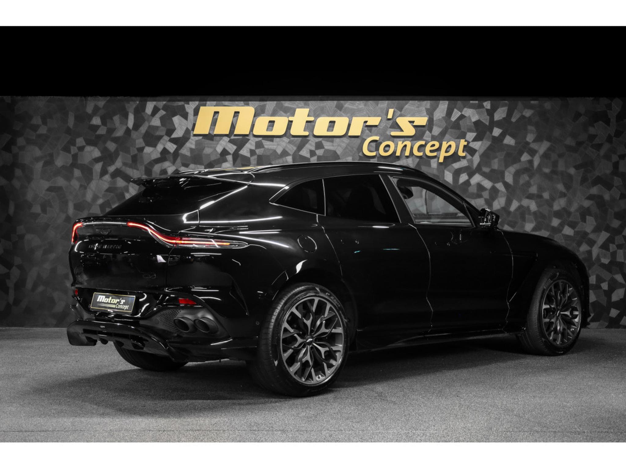 Aston-Martin DBX 707 4.0 V8 Bi-Turbo (2024) - Foto 3