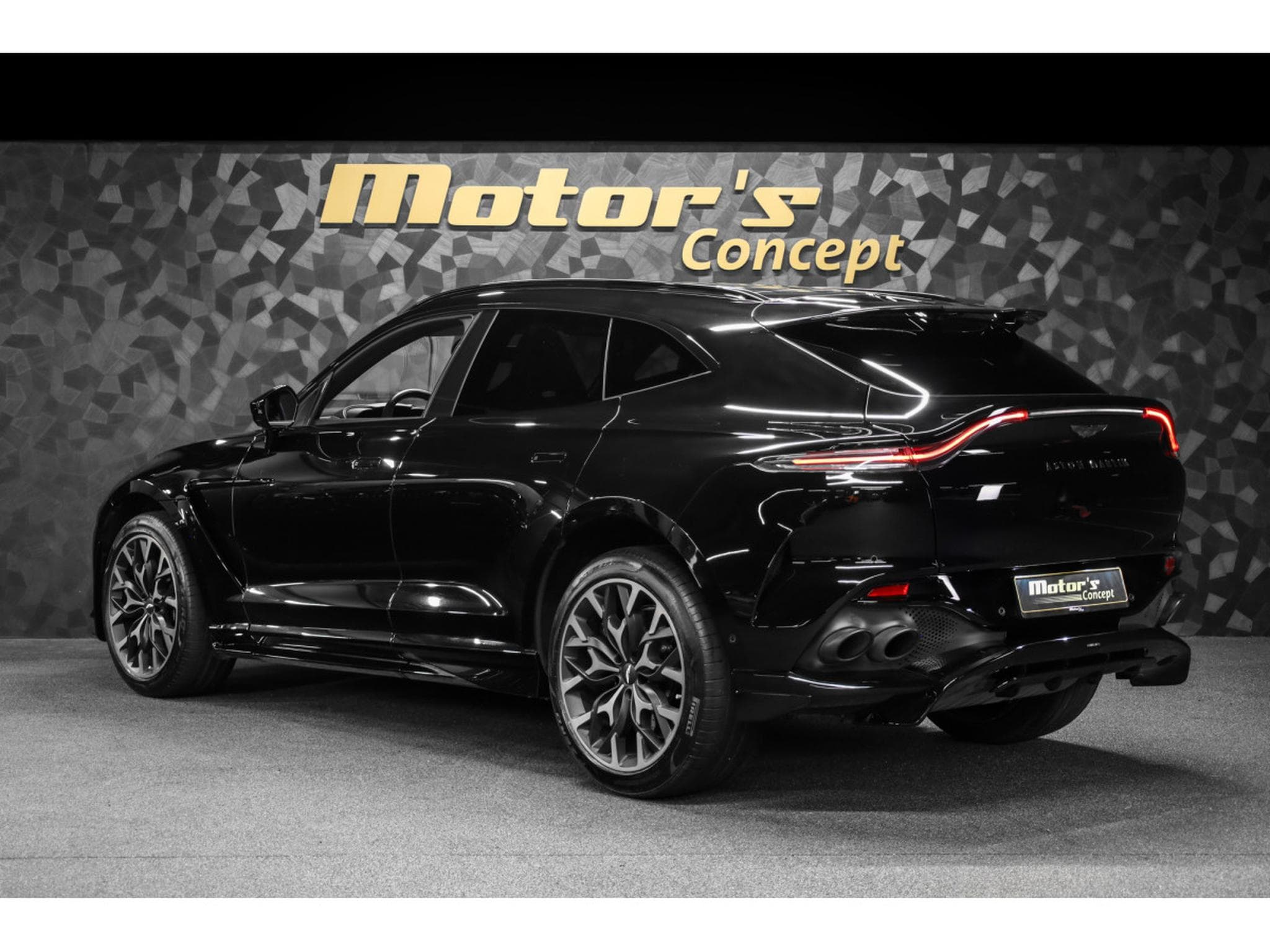 Aston-Martin DBX 707 4.0 V8 Bi-Turbo (2024) - Foto 7