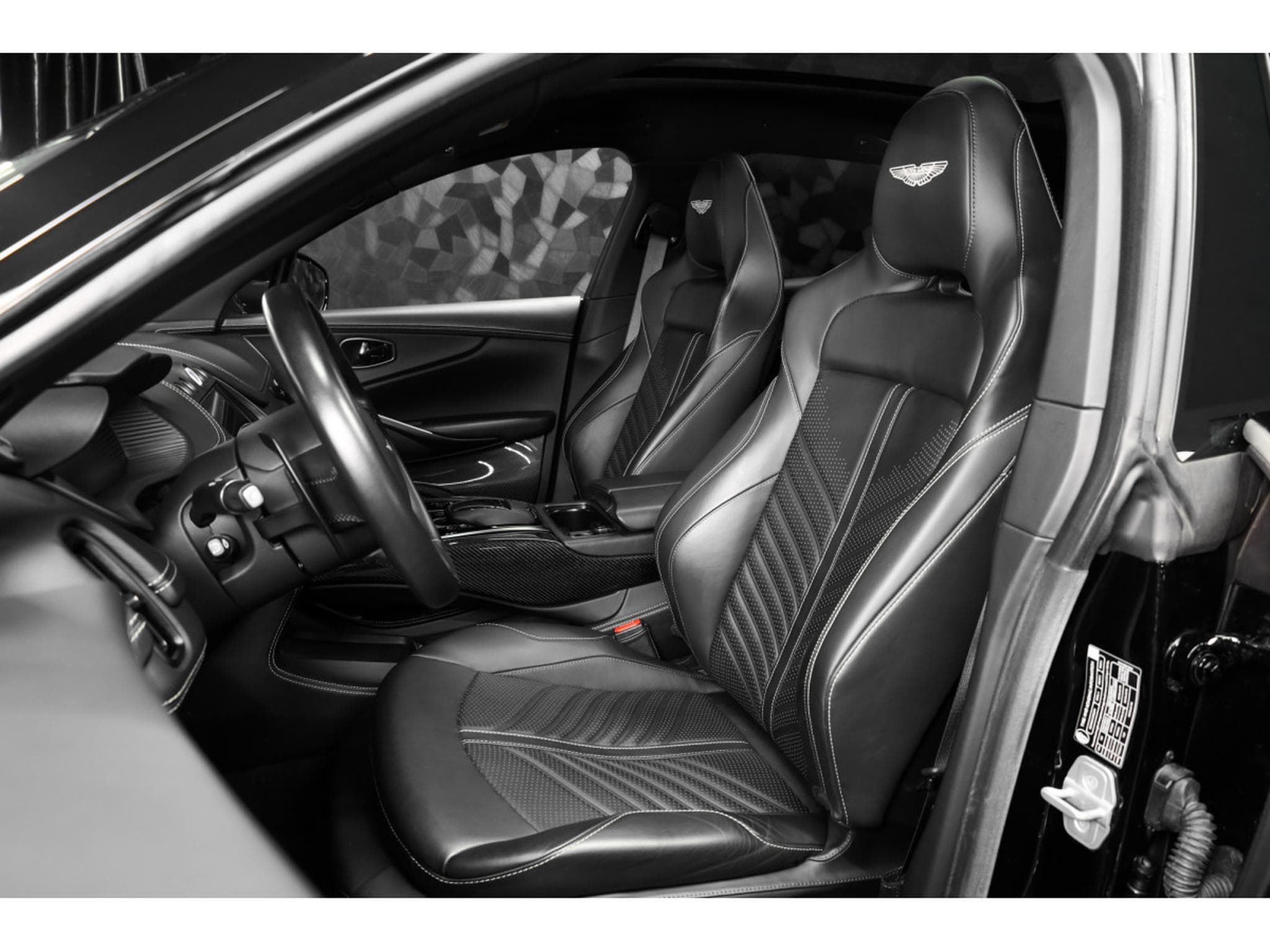 Aston-Martin DBX 707 4.0 V8 Bi-Turbo (2024) - Foto 9